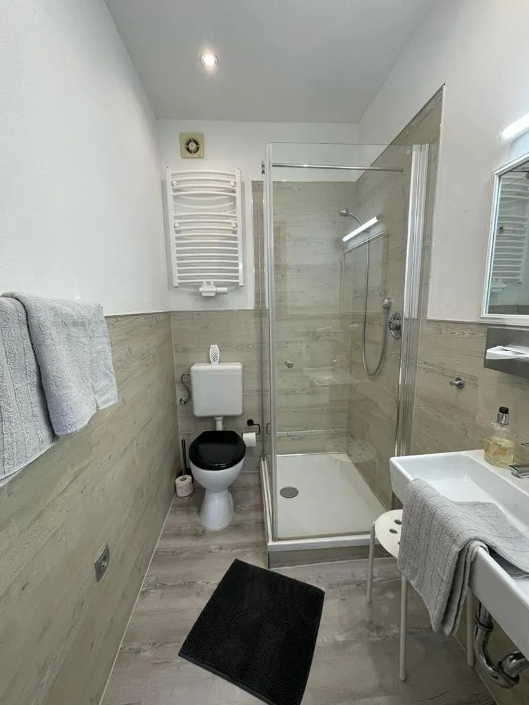 Shower in LA Boutique House