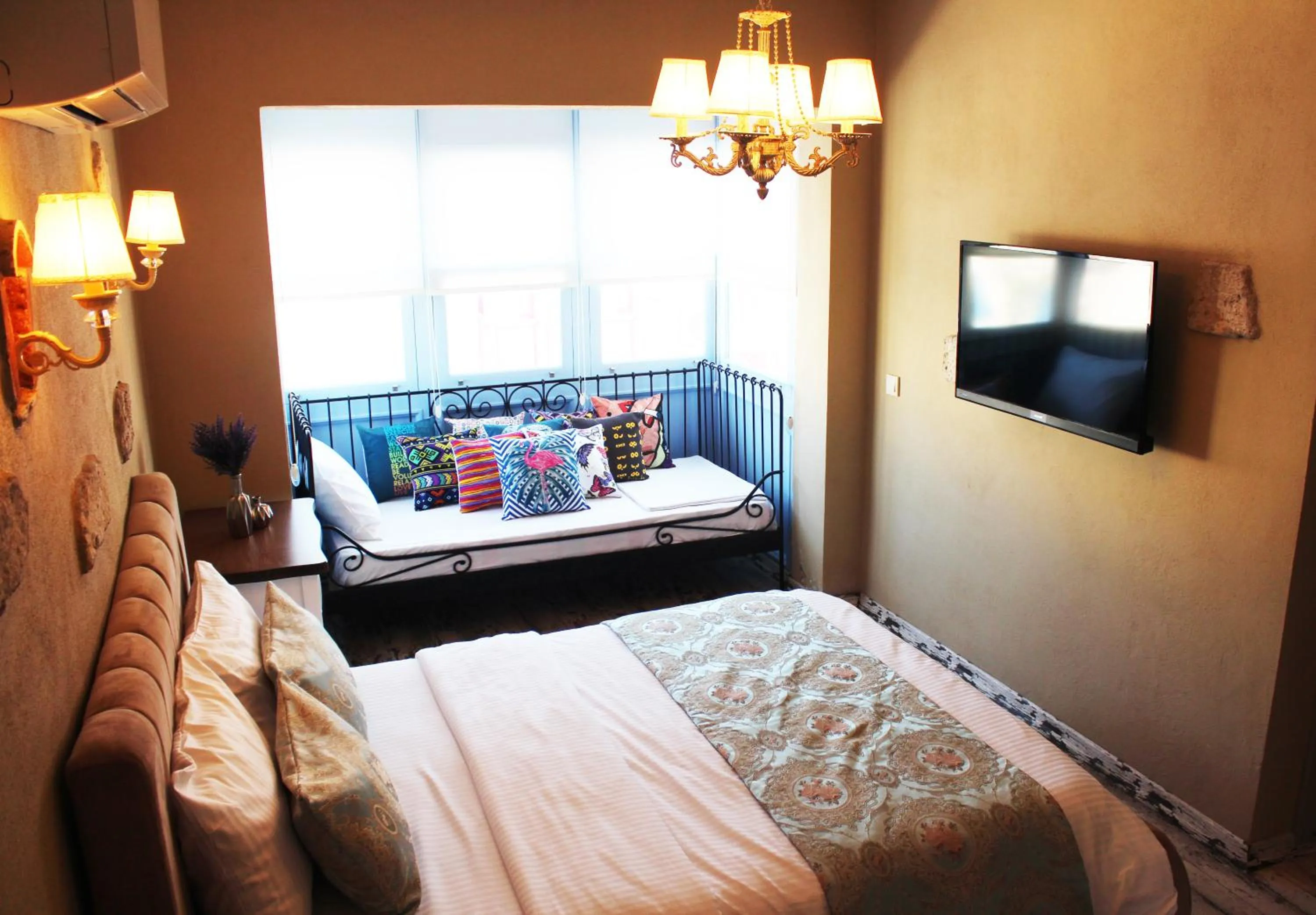 TV and multimedia in Alacati Viola Hotel