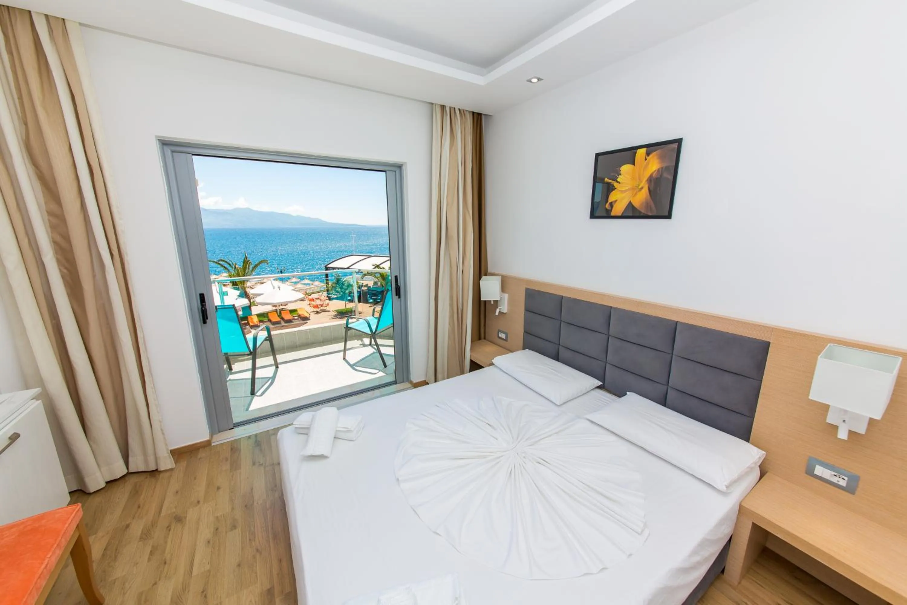 Photo of the whole room, Bed in Hotel Saranda Palace