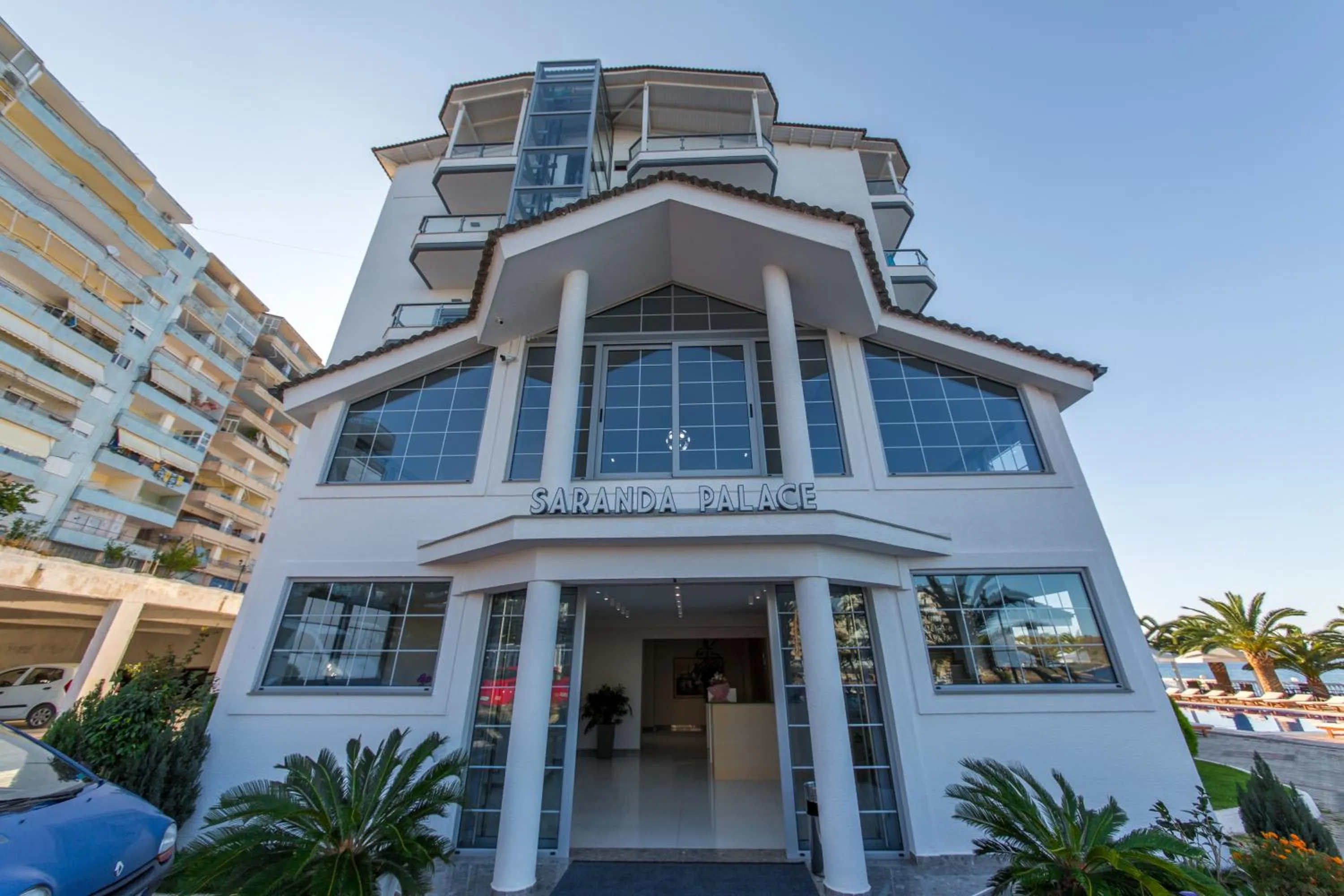 Facade/entrance in Hotel Saranda Palace