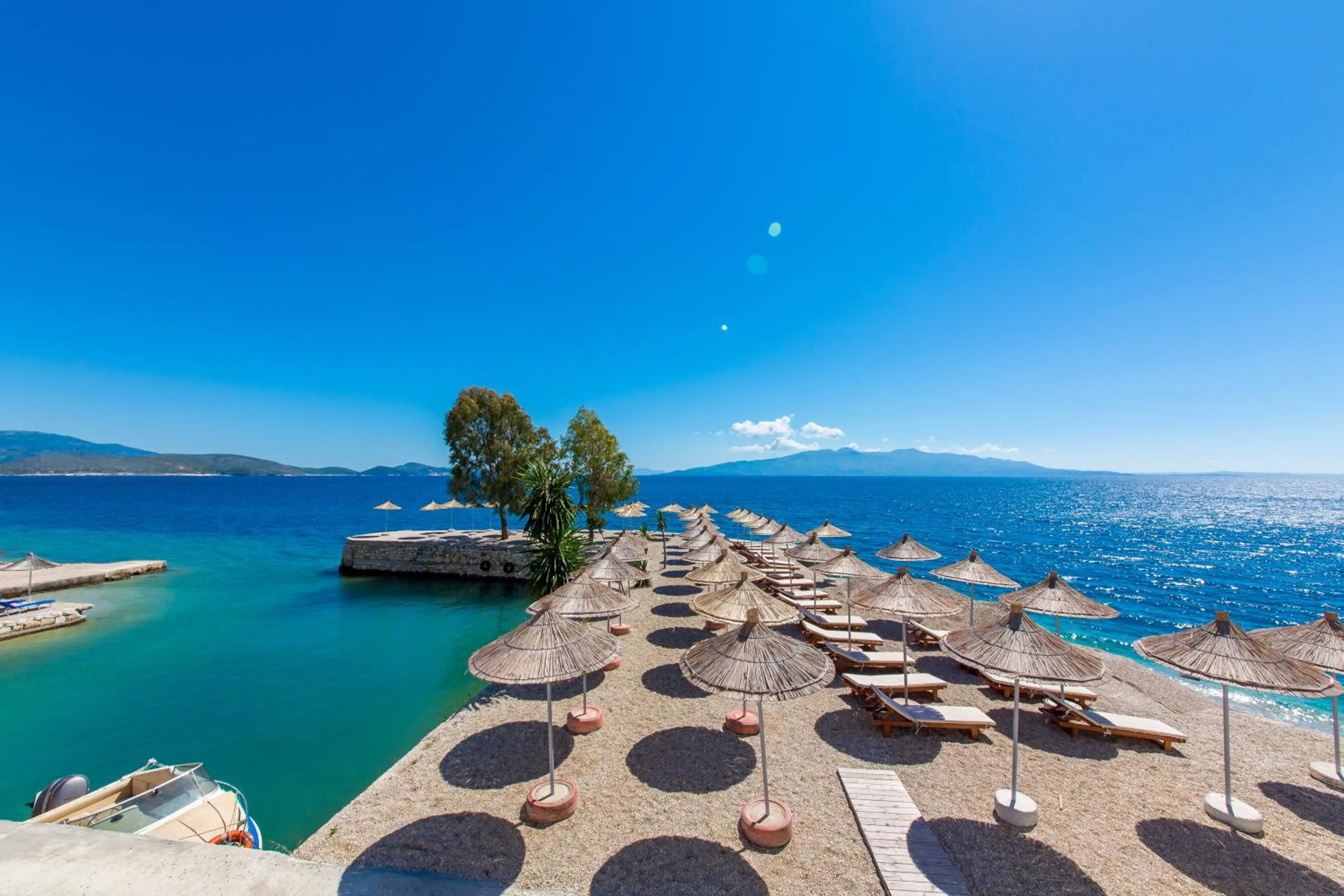 Beach in Hotel Saranda Palace