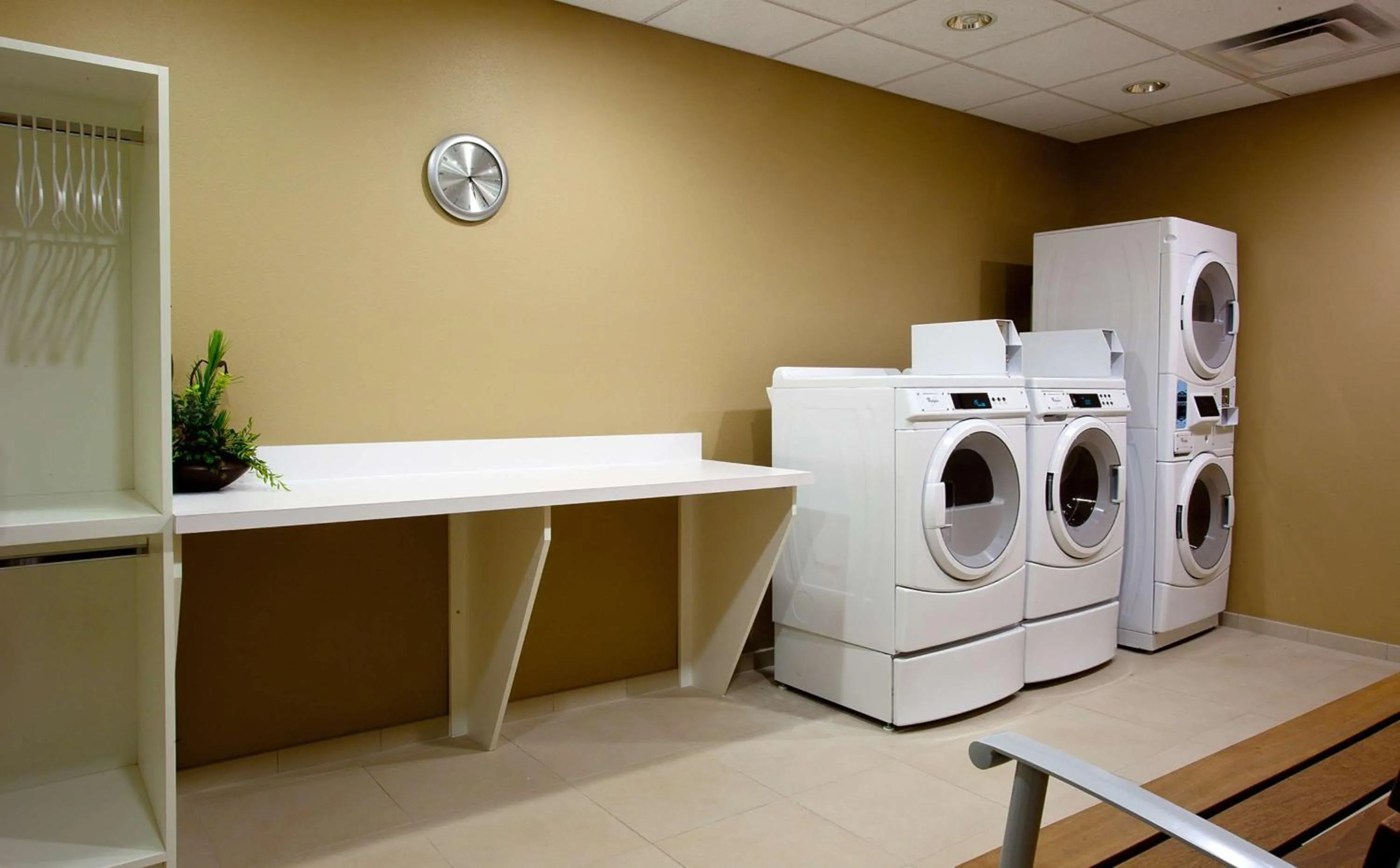 Property building in DoubleTree by Hilton Santa Fe