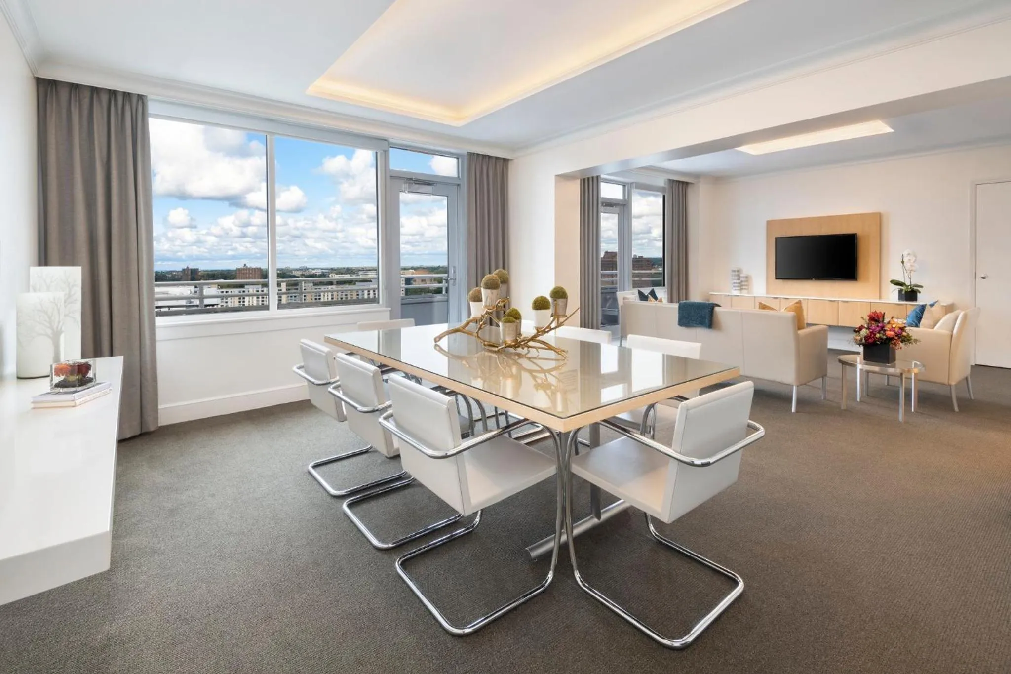 Photo of the whole room in InterContinental Cleveland by IHG