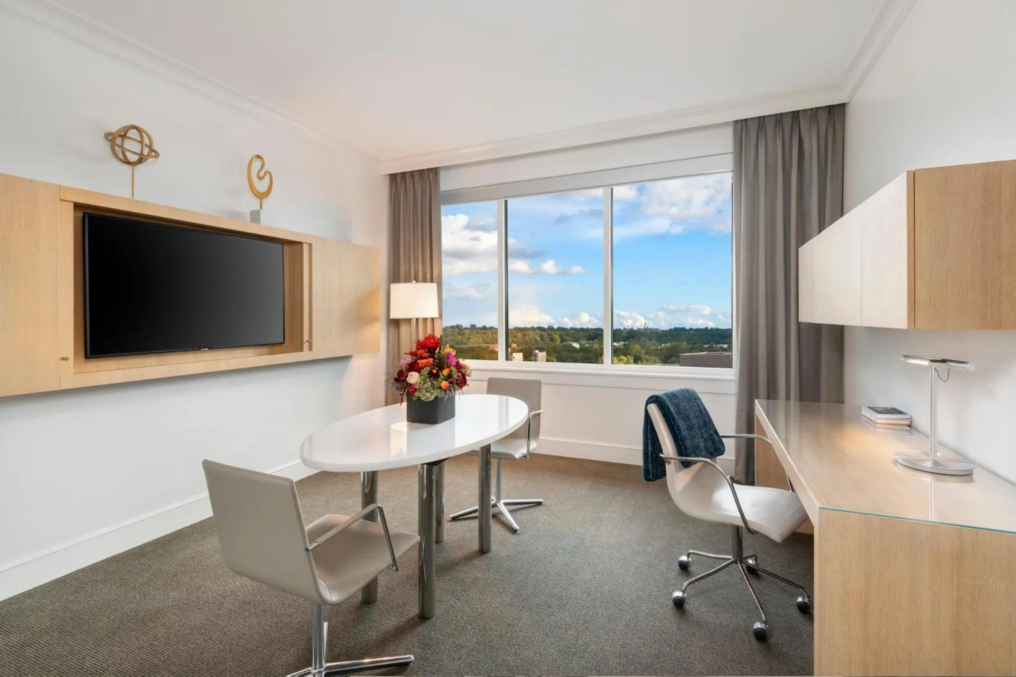 Photo of the whole room in InterContinental Cleveland by IHG