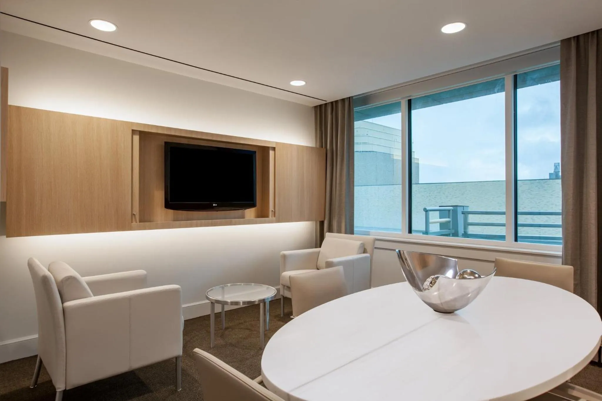 Photo of the whole room in InterContinental Cleveland by IHG