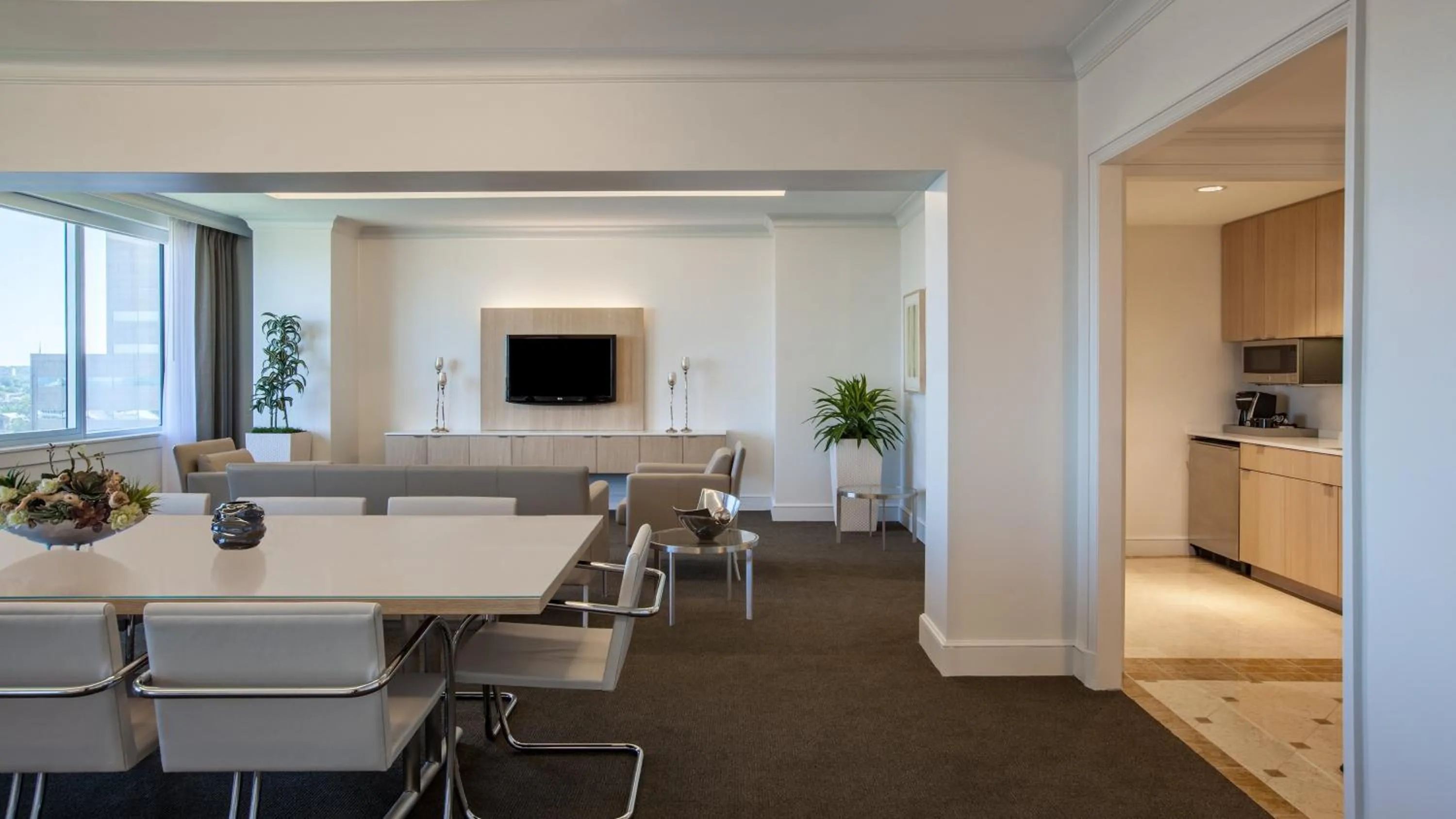 Photo of the whole room in InterContinental Cleveland by IHG