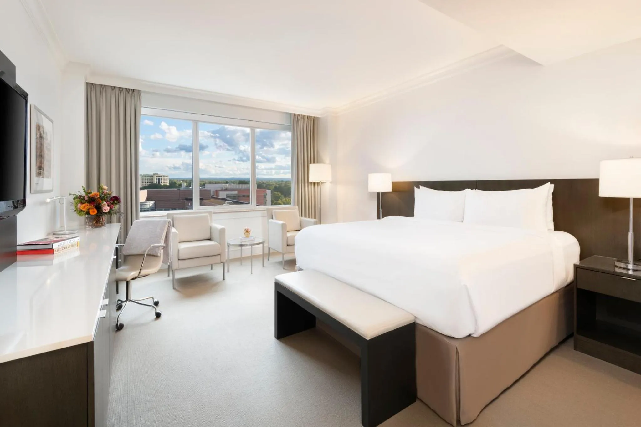 Photo of the whole room, Bed in InterContinental Cleveland by IHG