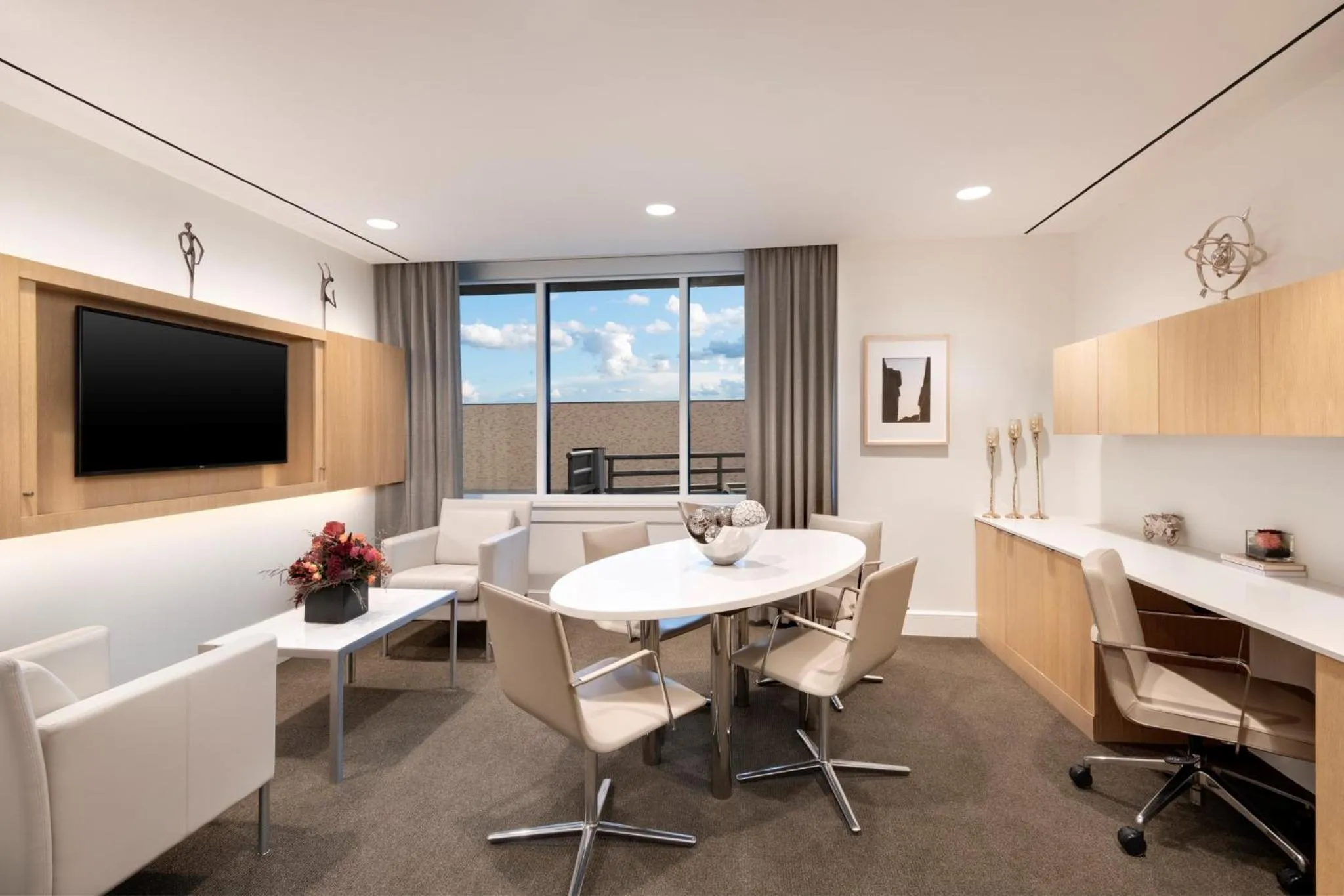 Photo of the whole room in InterContinental Cleveland by IHG