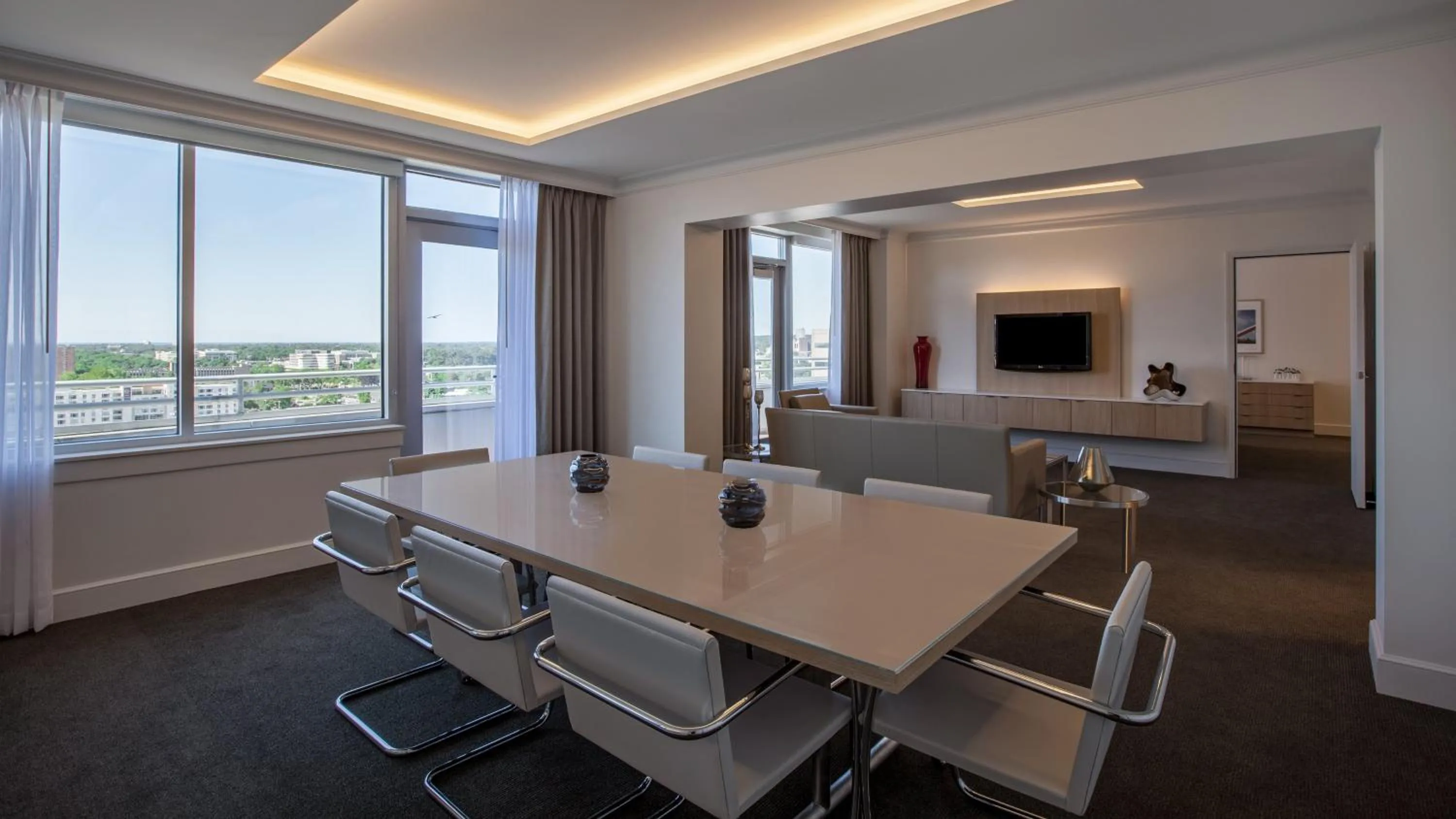 Photo of the whole room in InterContinental Cleveland by IHG