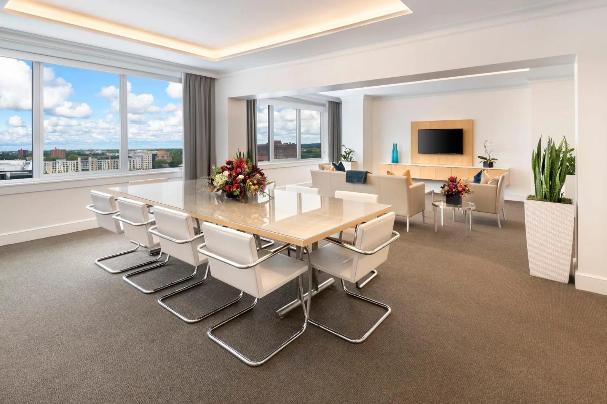 Photo of the whole room in InterContinental Cleveland by IHG