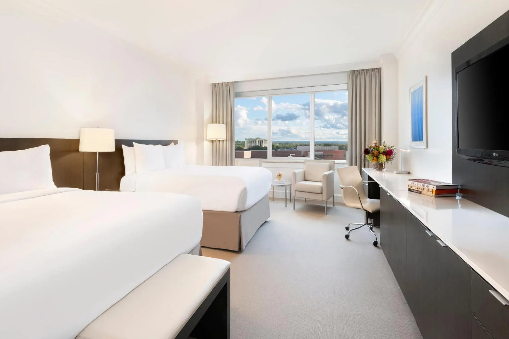 Photo of the whole room, Bed in InterContinental Cleveland by IHG