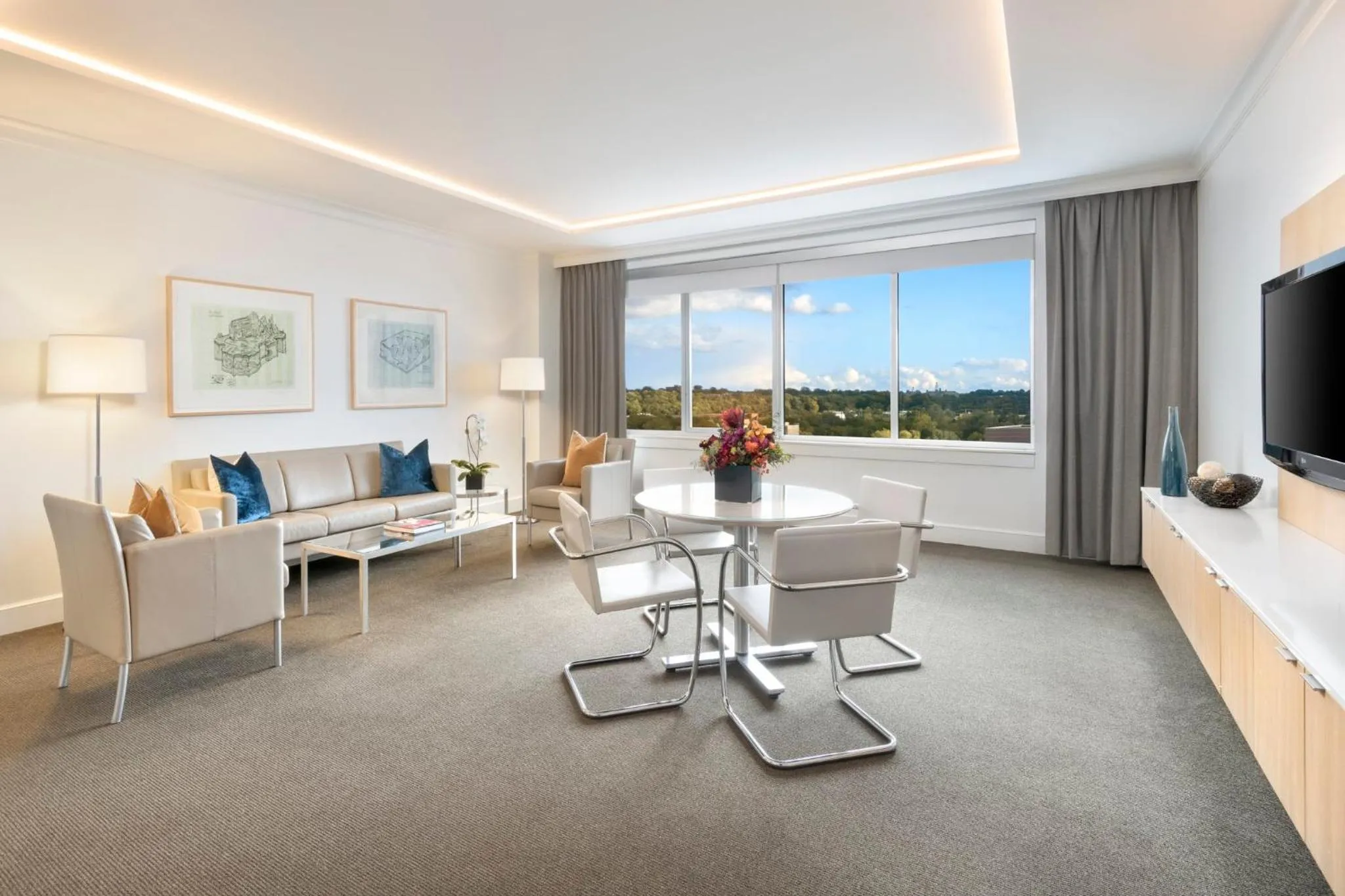 Photo of the whole room in InterContinental Cleveland by IHG