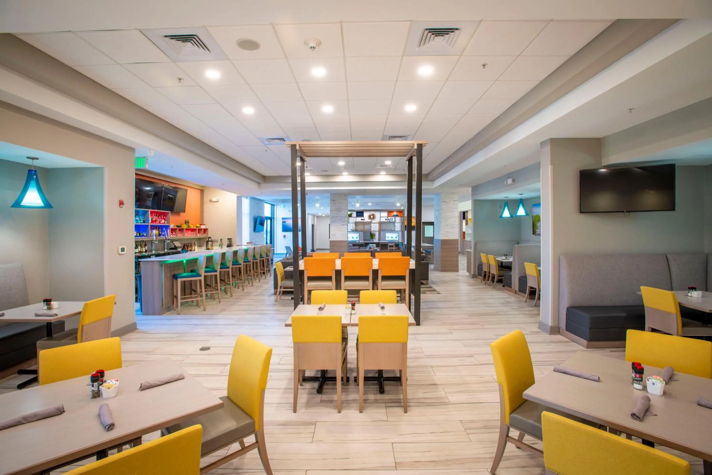 Restaurant/places to eat in Holiday Inn Pensacola - University Area by IHG