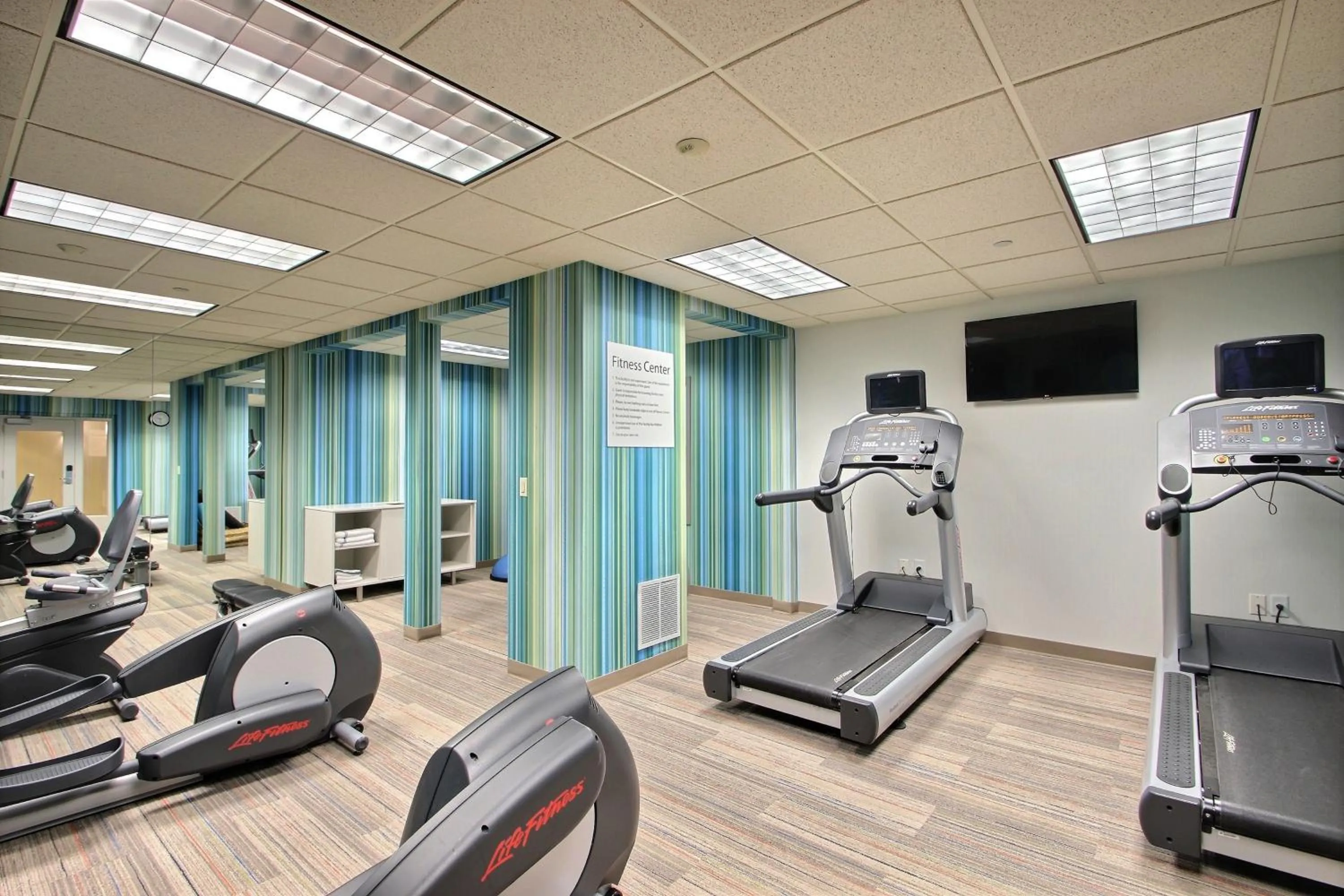Spa and wellness centre/facilities in Holiday Inn Express Hotel & Suites Milwaukee Airport by IHG
