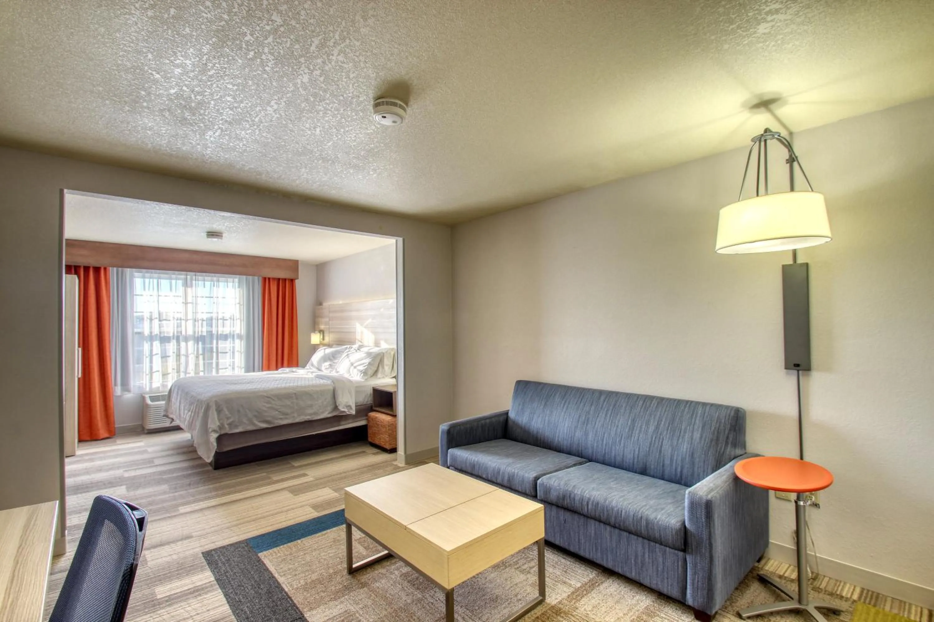 Living room, Bed in Holiday Inn Express Hotel & Suites Milwaukee Airport by IHG