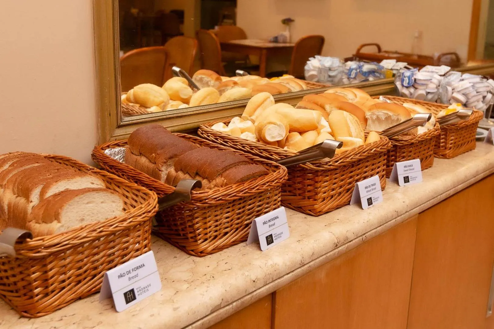 Buffet breakfast in Rede Andrade Canada