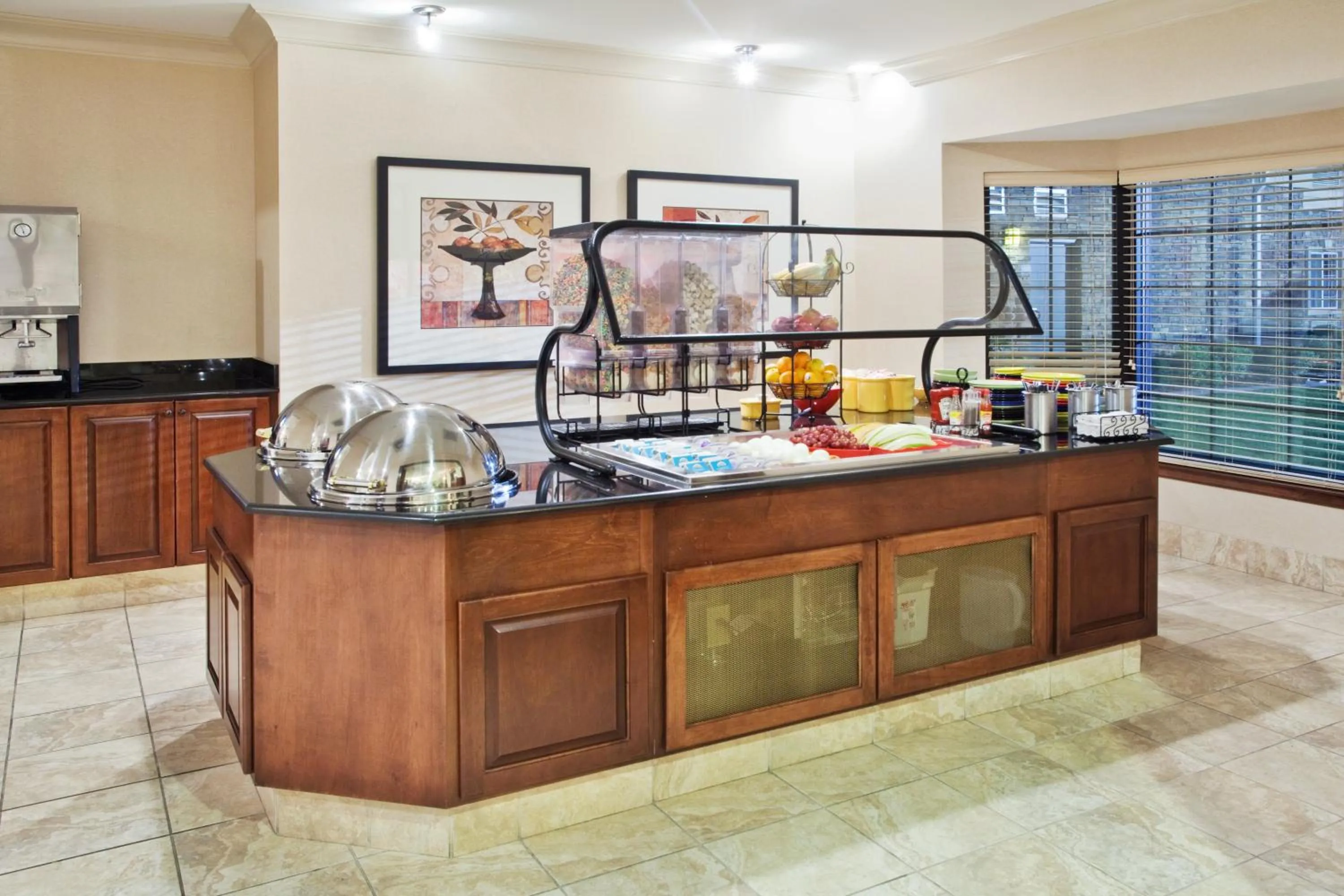 Restaurant/places to eat in Staybridge Suites Augusta by IHG