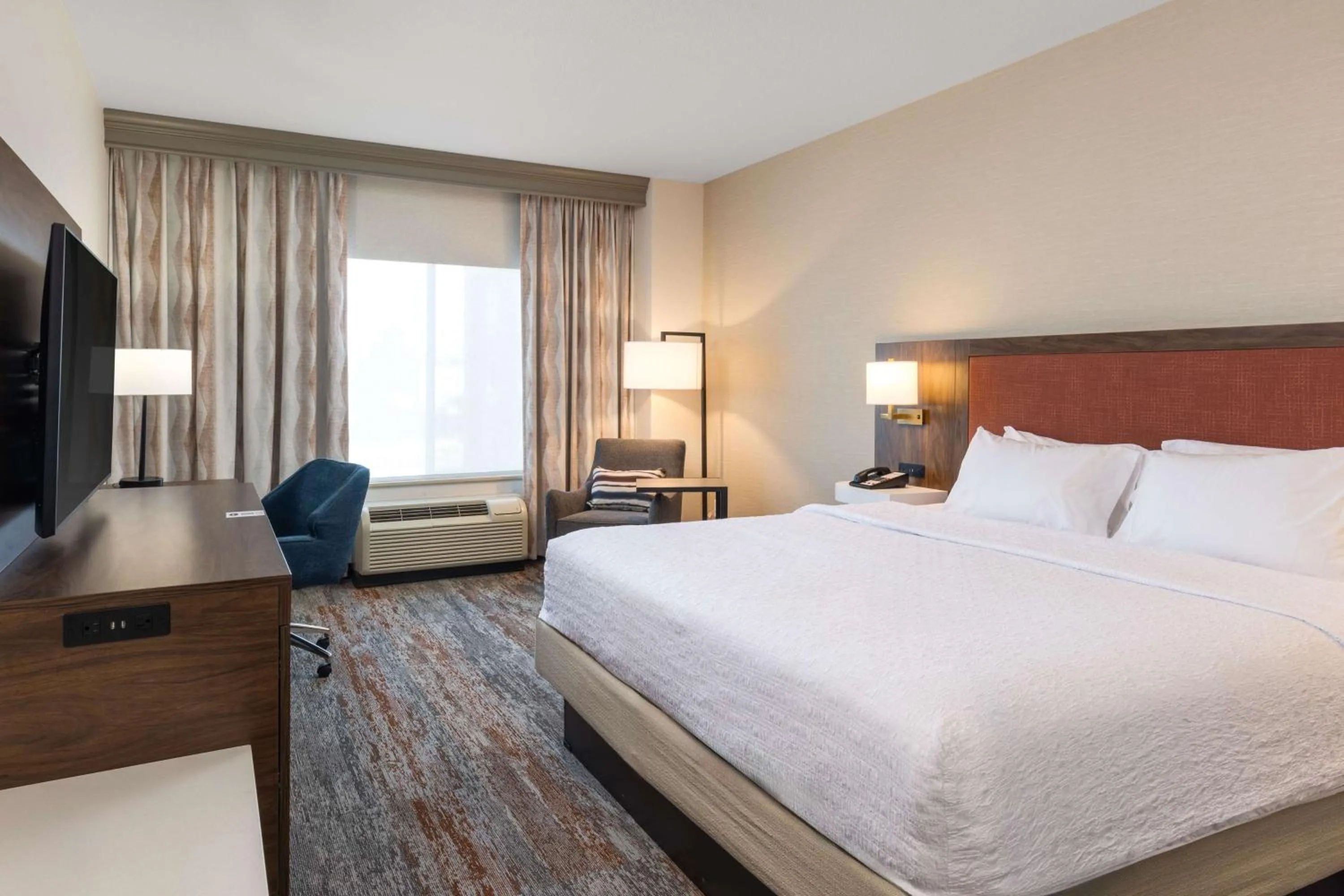 Bed in Hampton Inn & Suites Yuba City