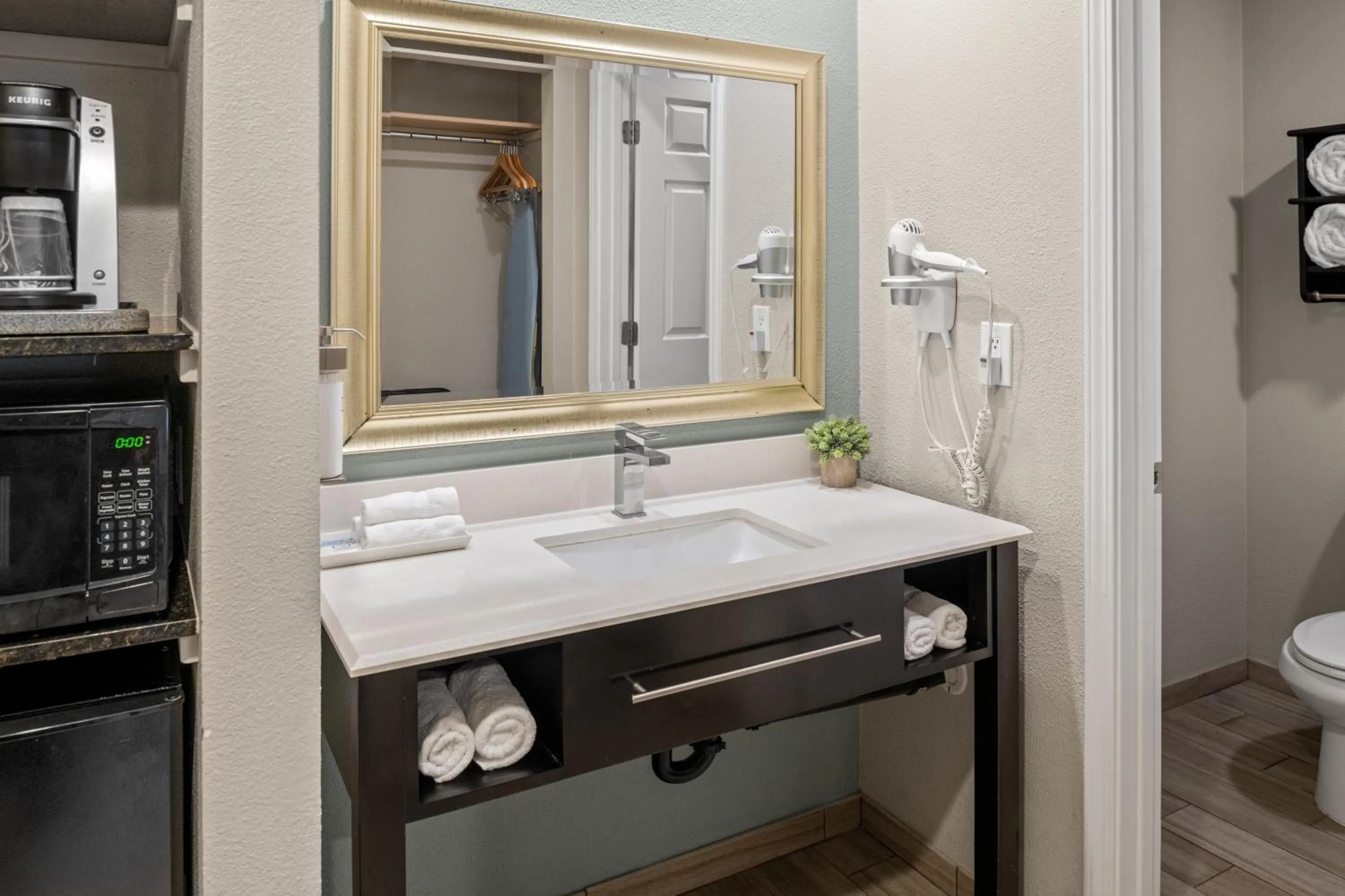 Coffee/tea facilities in Yosemite Westgate Lodge