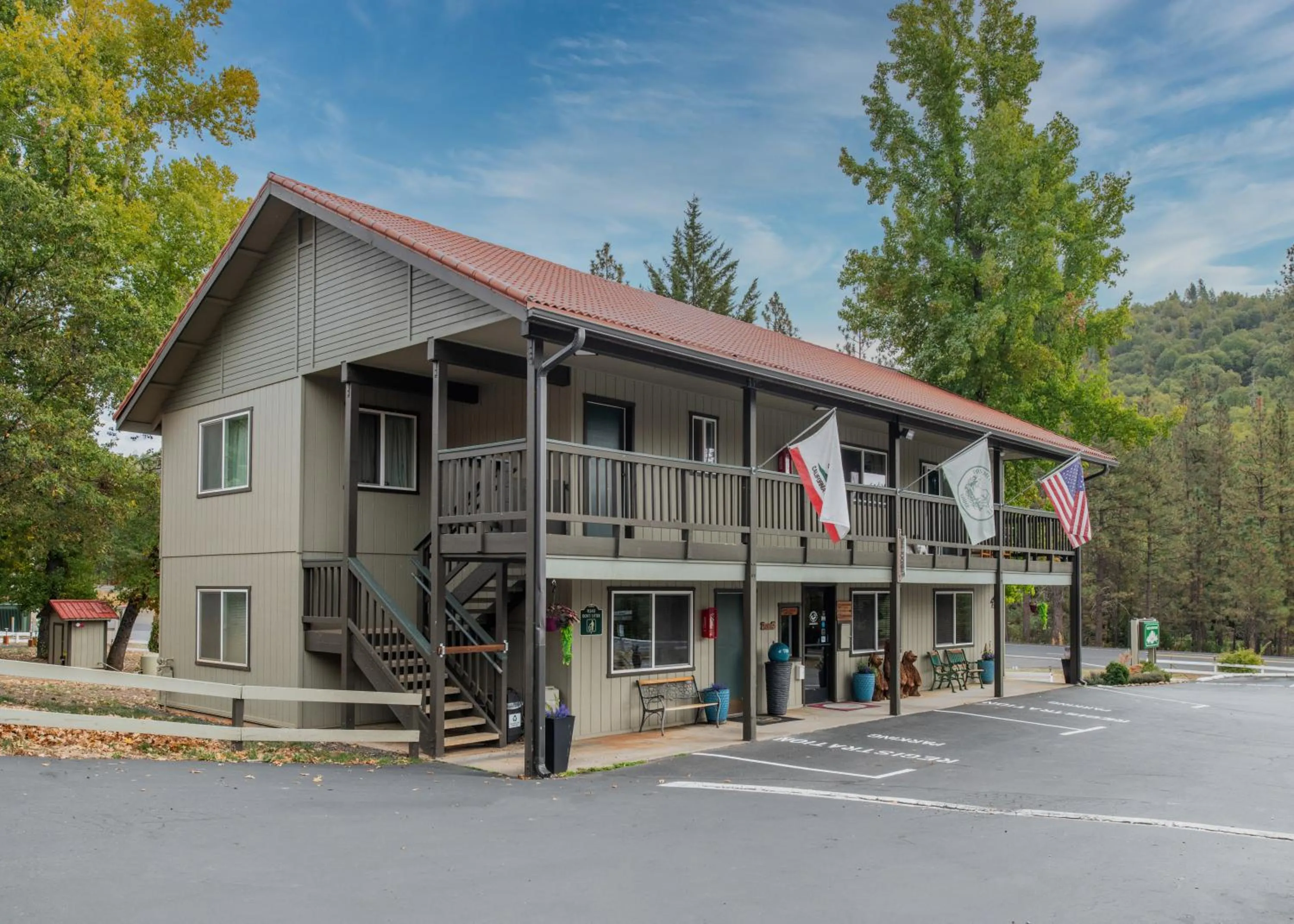 Property building in Yosemite Westgate Lodge