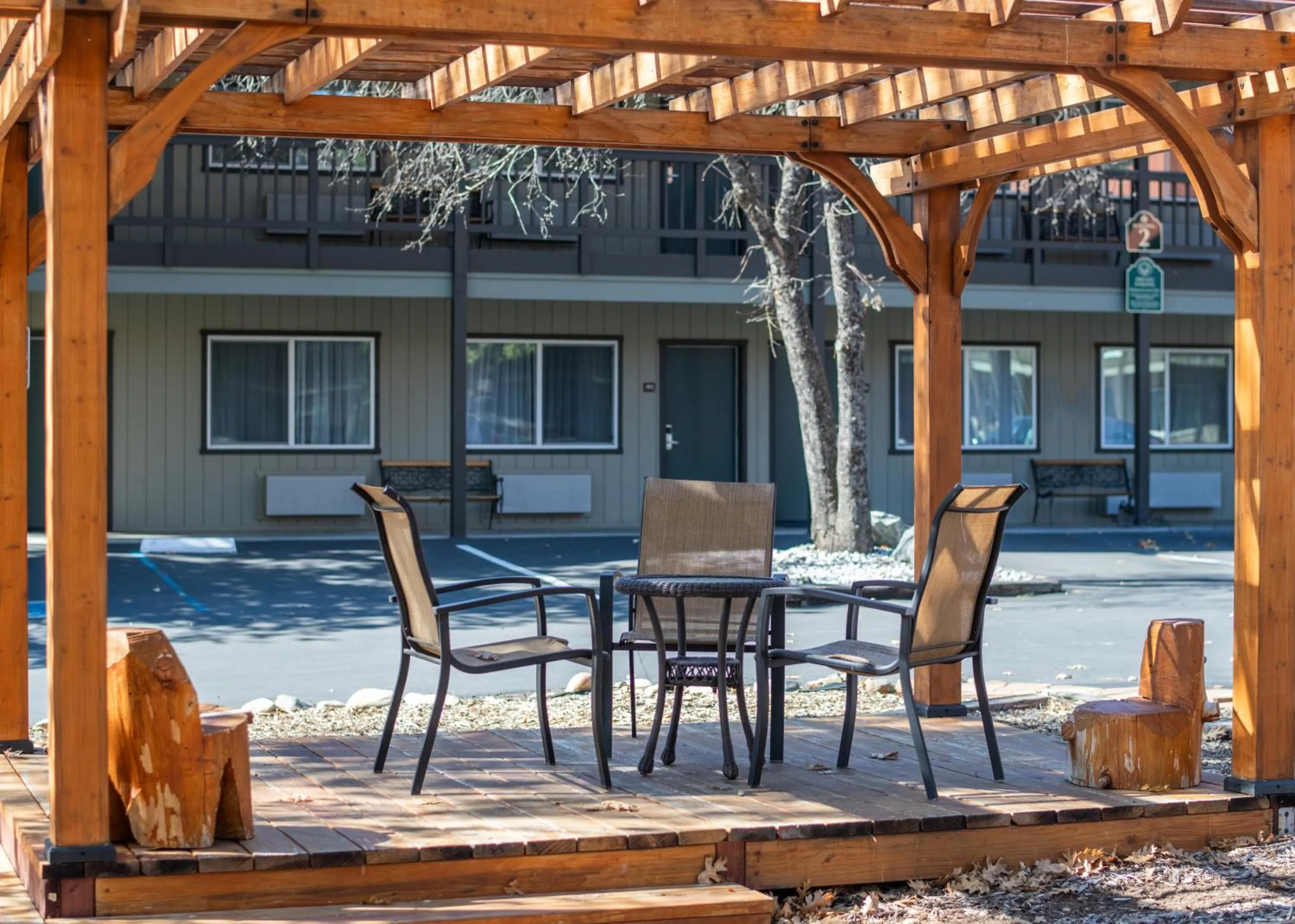 Seating area in Yosemite Westgate Lodge