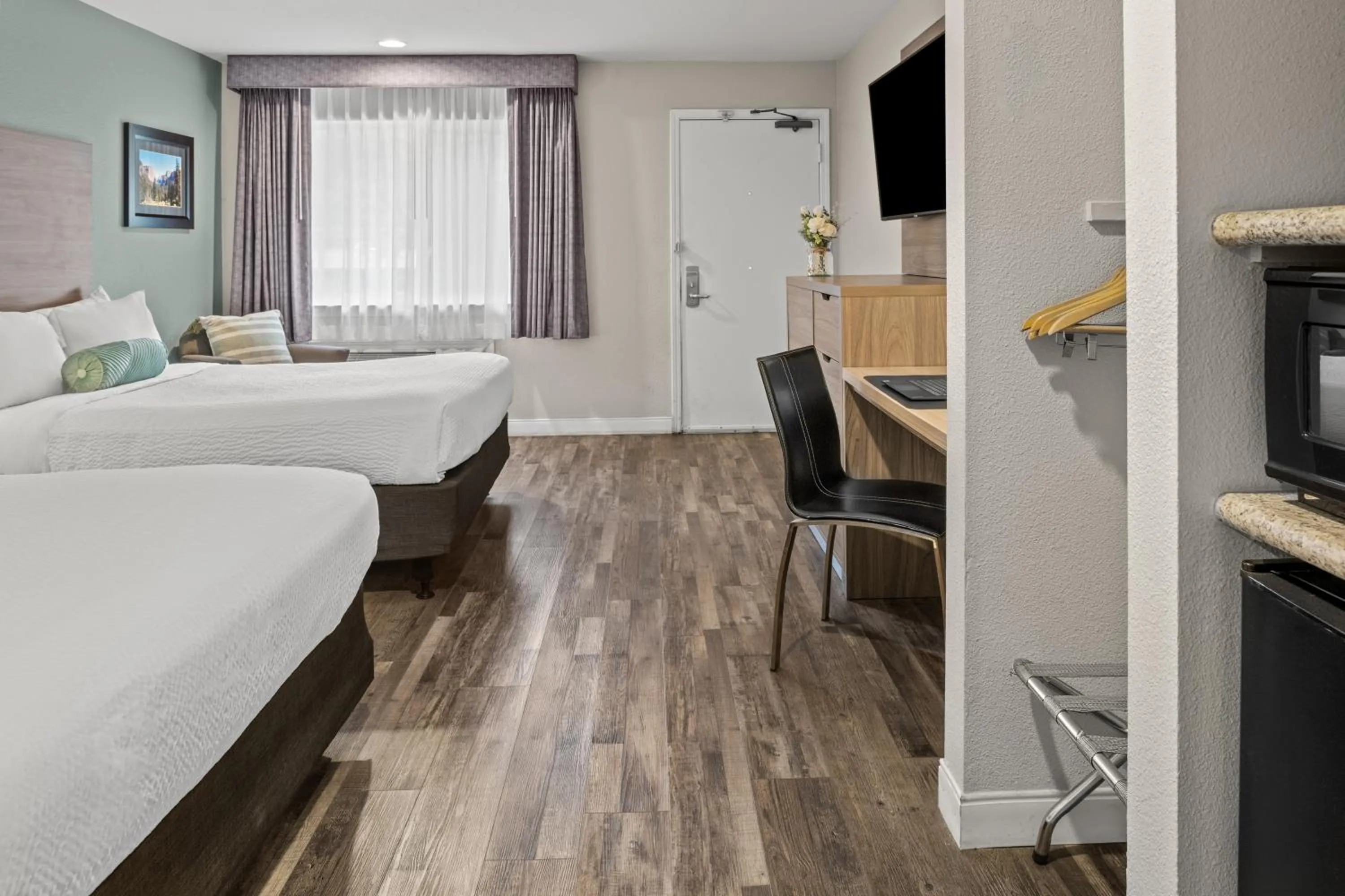 Bed in Yosemite Westgate Lodge