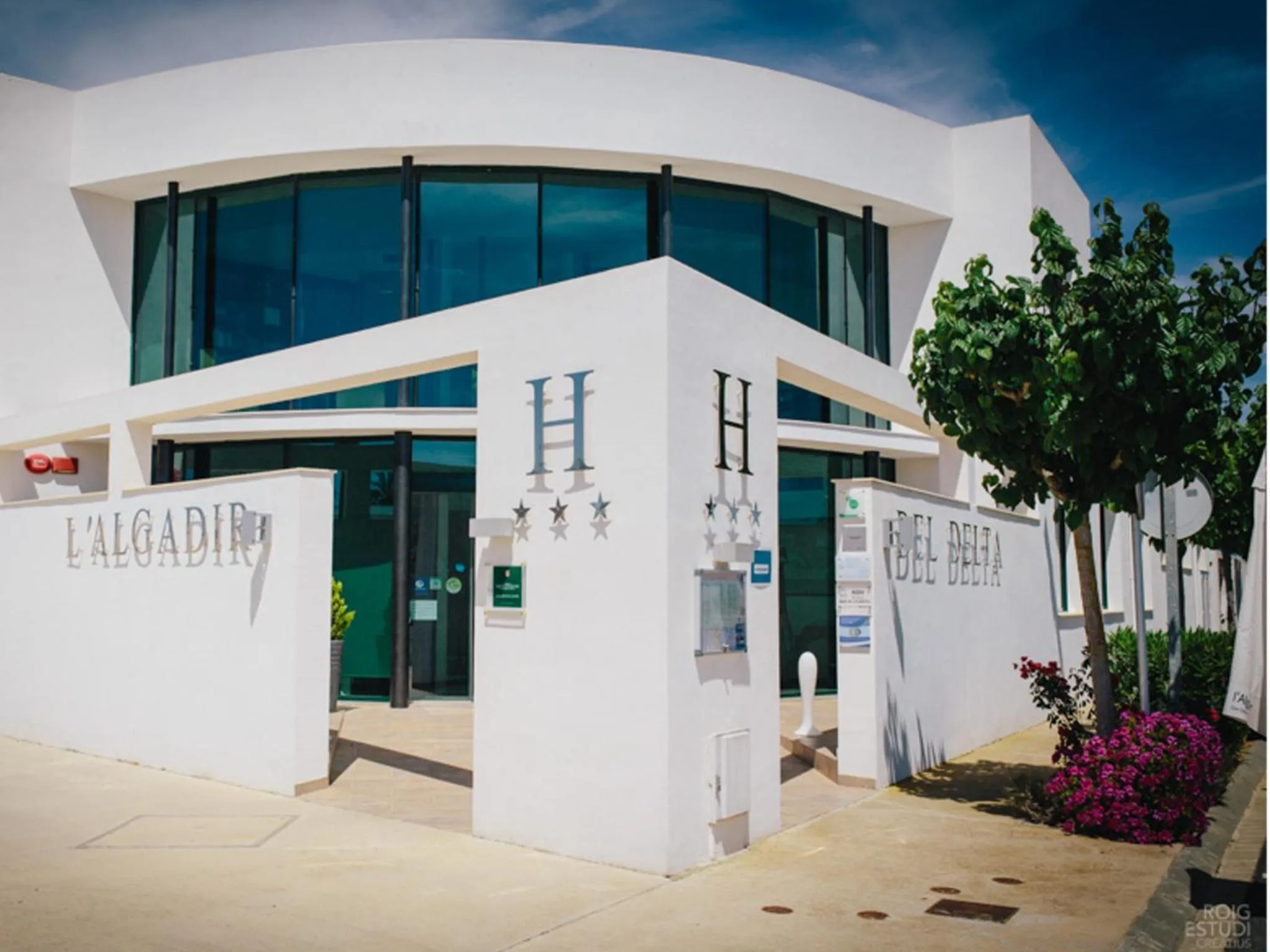 Facade/entrance in Hotel L'Algadir del Delta