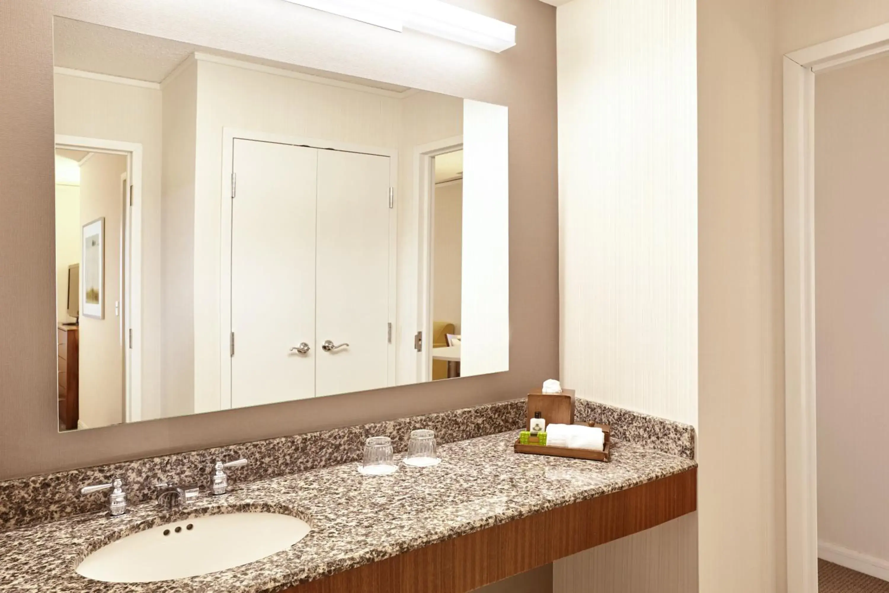 Classic King Room with Roll-In Shower - Mobility Access in InterContinental Suites Hotel Cleveland by IHG Classic King Room with Roll-In Shower - Mobility Access in InterContinental Suites Hotel Cleveland by IHG