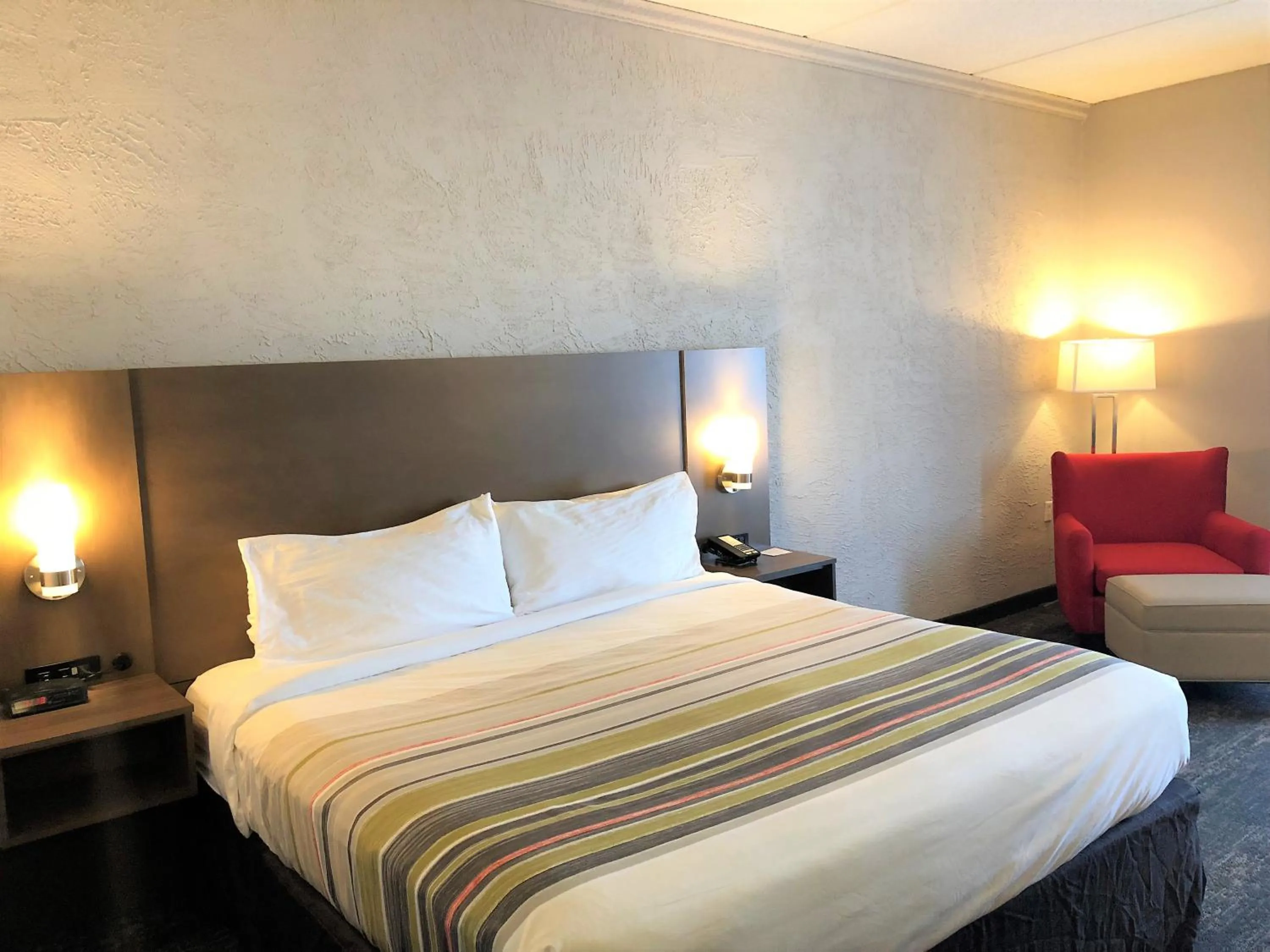 Photo of the whole room, Bed in Country Inn & Suites by Radisson, Mt Pleasant-Racine West, WI