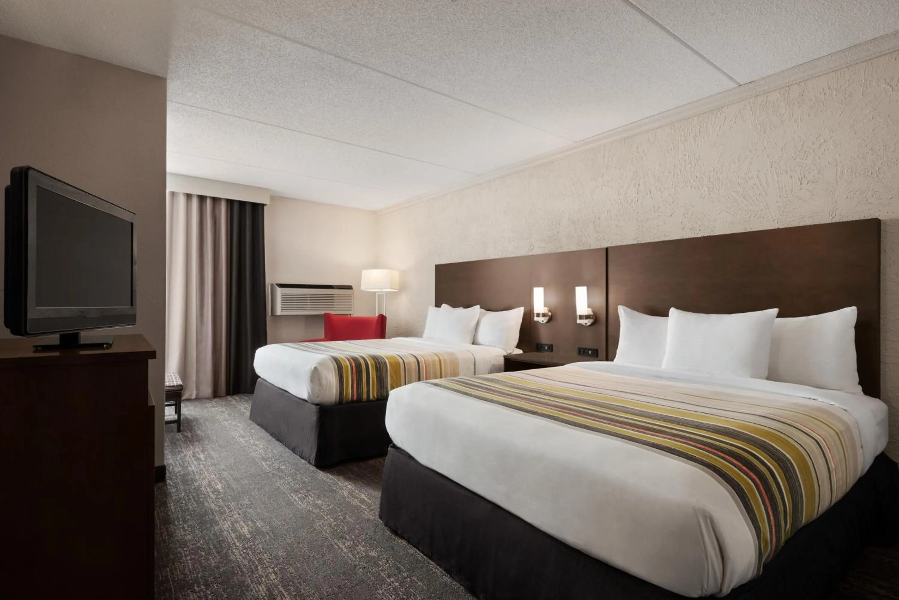 Bedroom, Bed in Country Inn & Suites by Radisson, Mt Pleasant-Racine West, WI