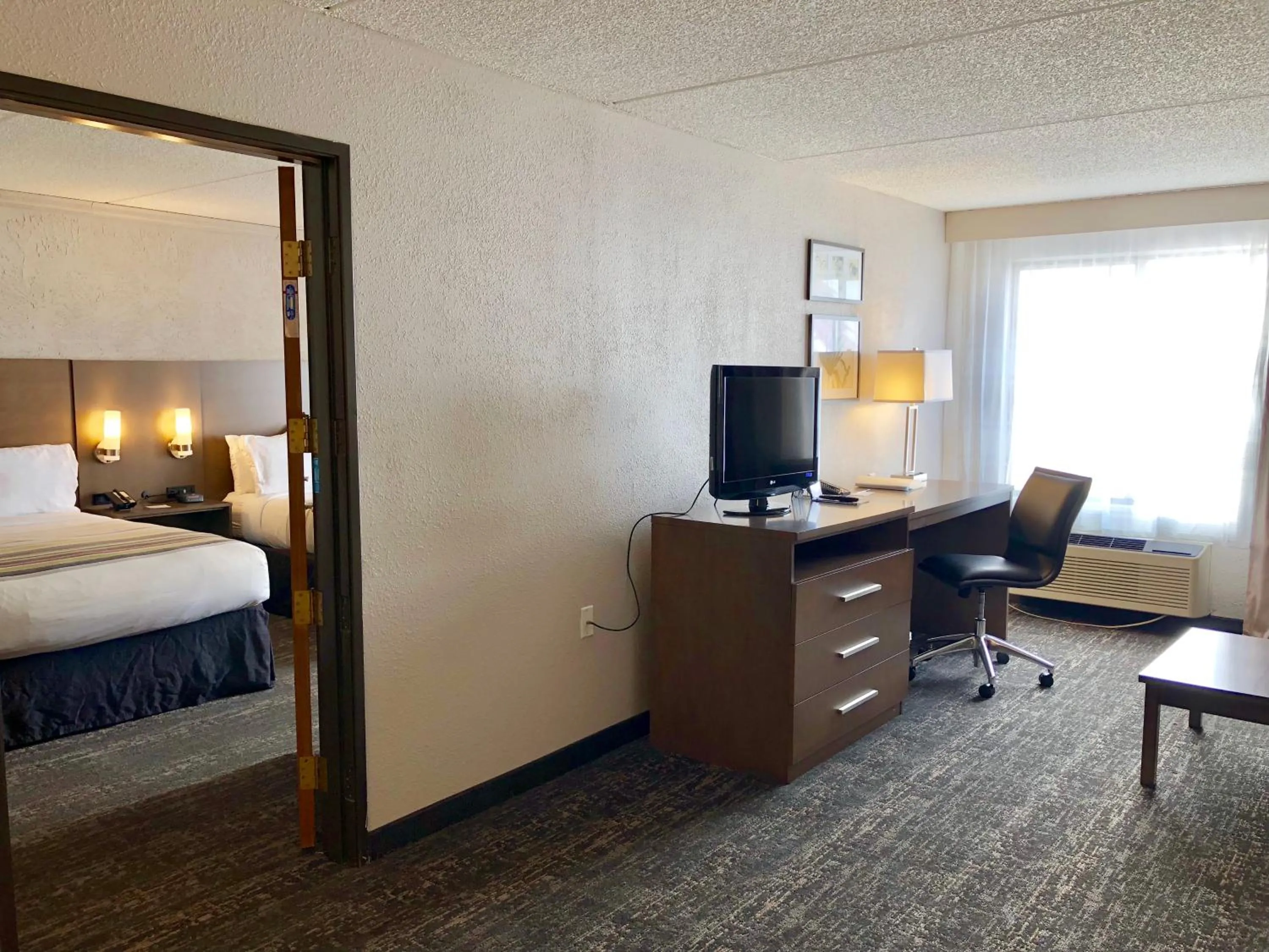 Bedroom, Bed in Country Inn & Suites by Radisson, Mt Pleasant-Racine West, WI