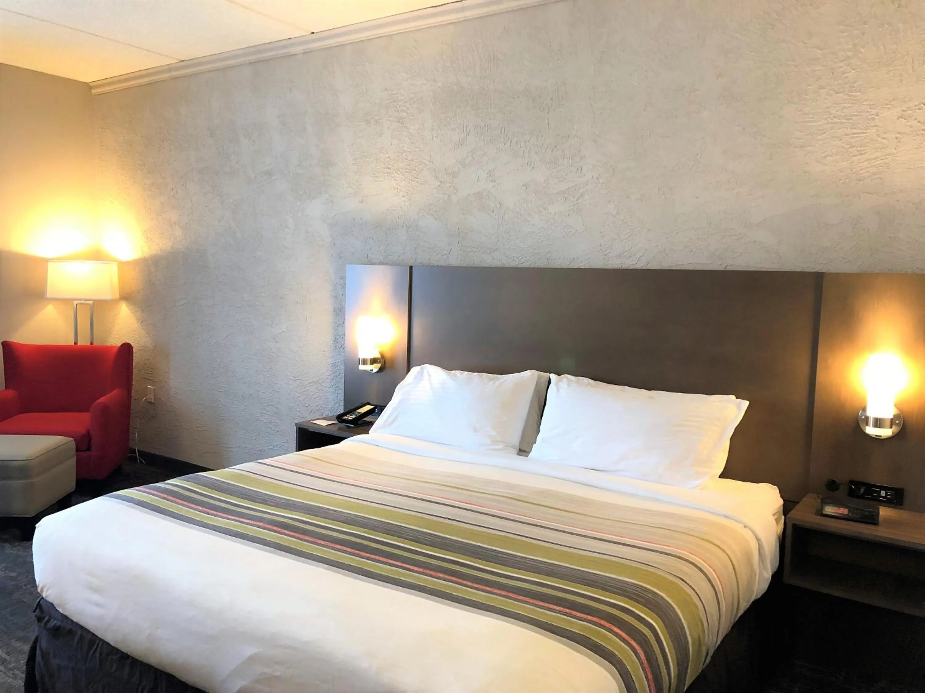 Photo of the whole room, Bed in Country Inn & Suites by Radisson, Mt Pleasant-Racine West, WI