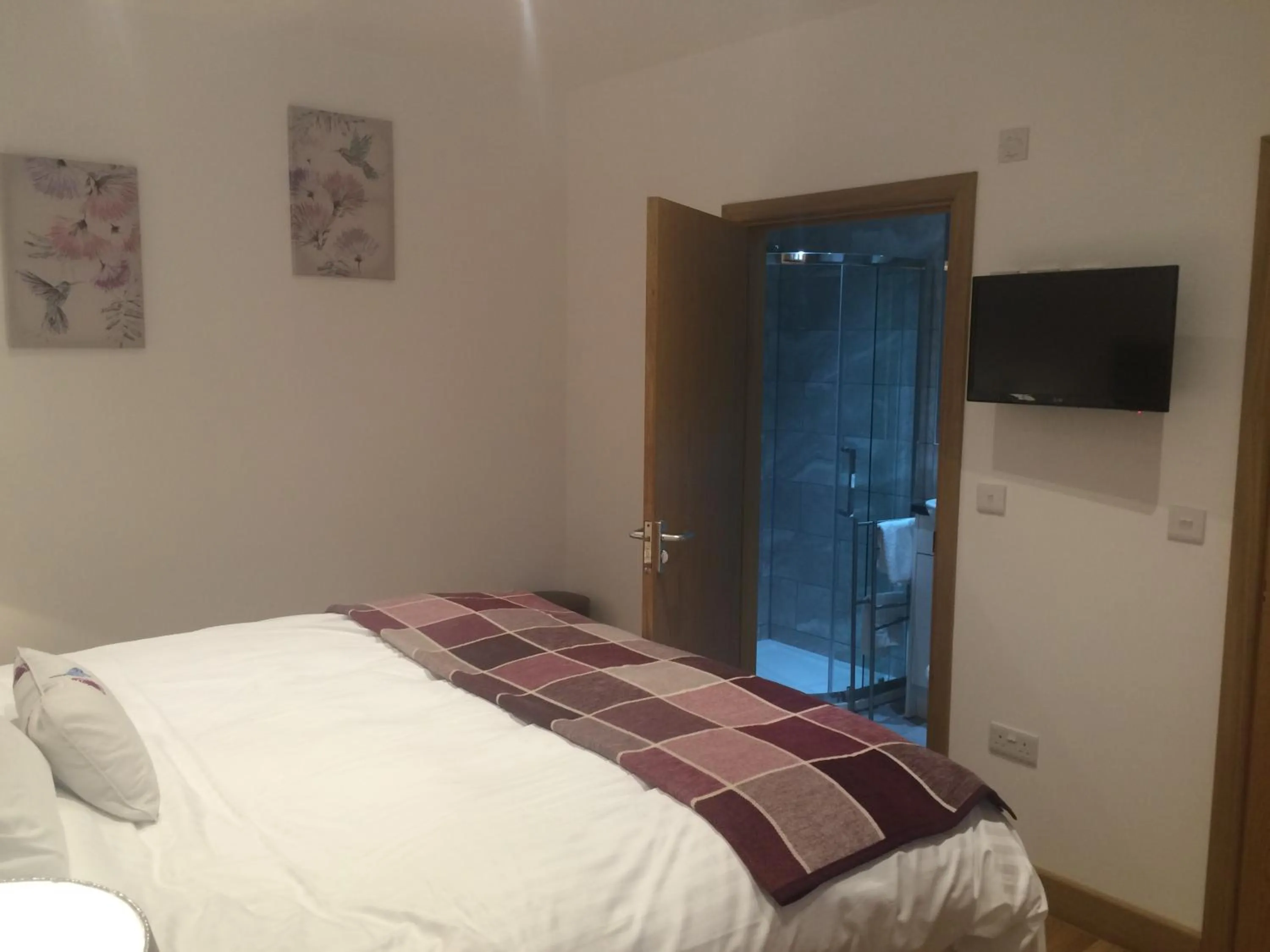 Bed in Linnaea House Rooms