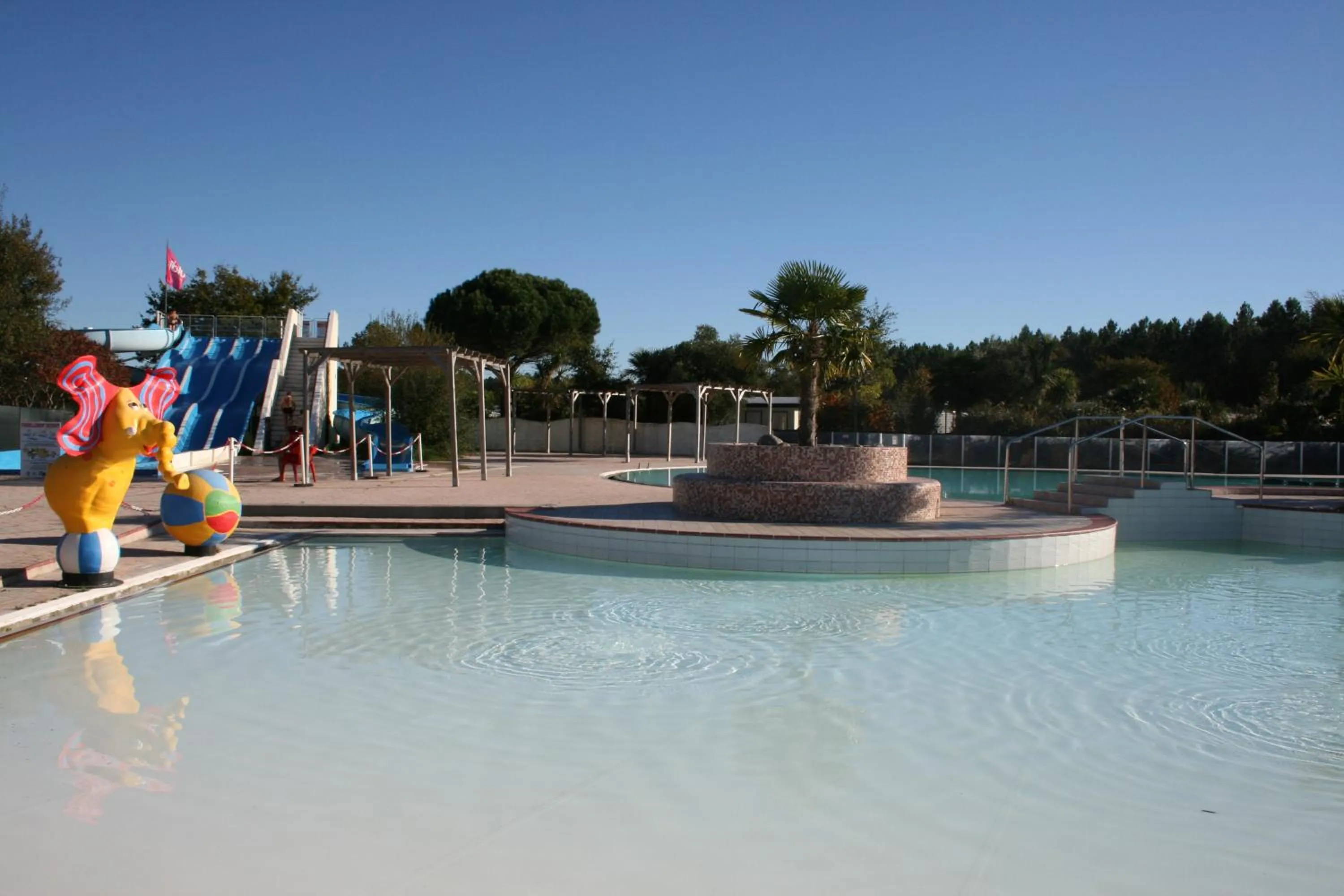 Swimming pool in Rêve en Famille