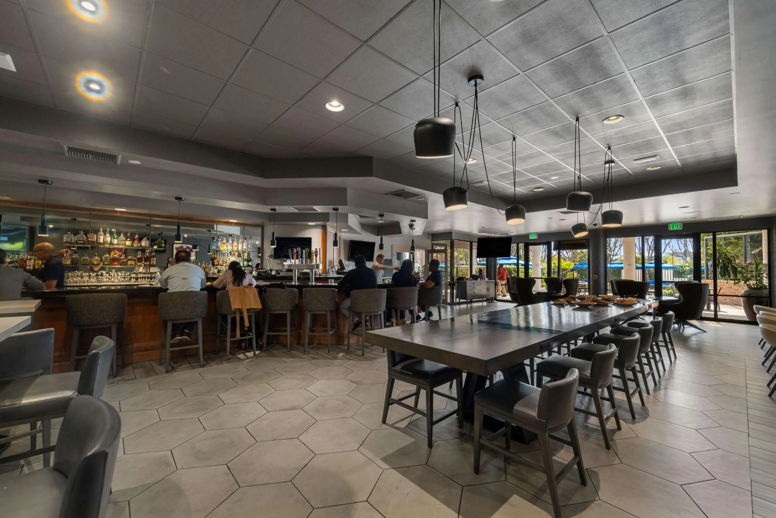 Lounge or bar in DoubleTree by Hilton Carson