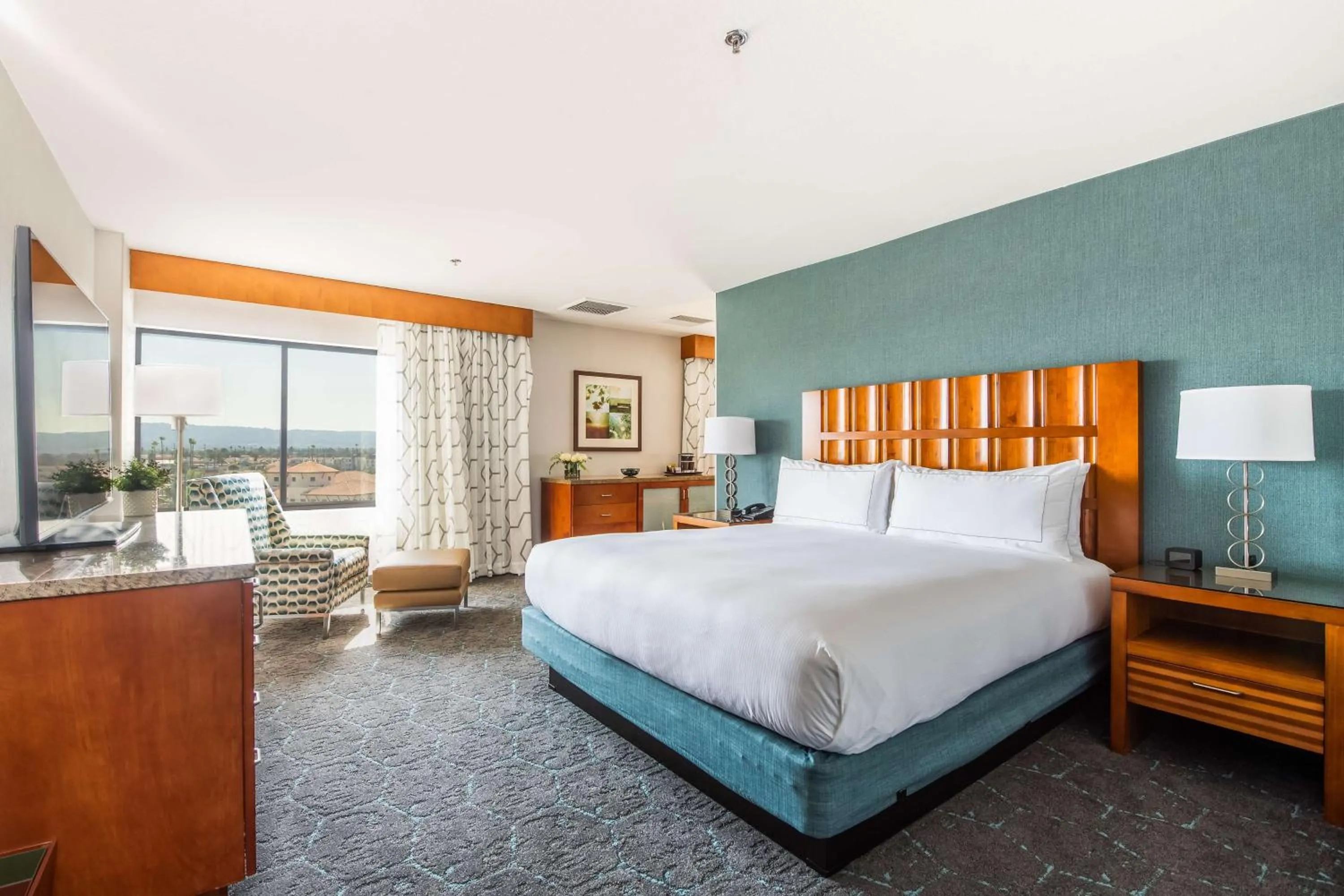 Bed in DoubleTree by Hilton Carson