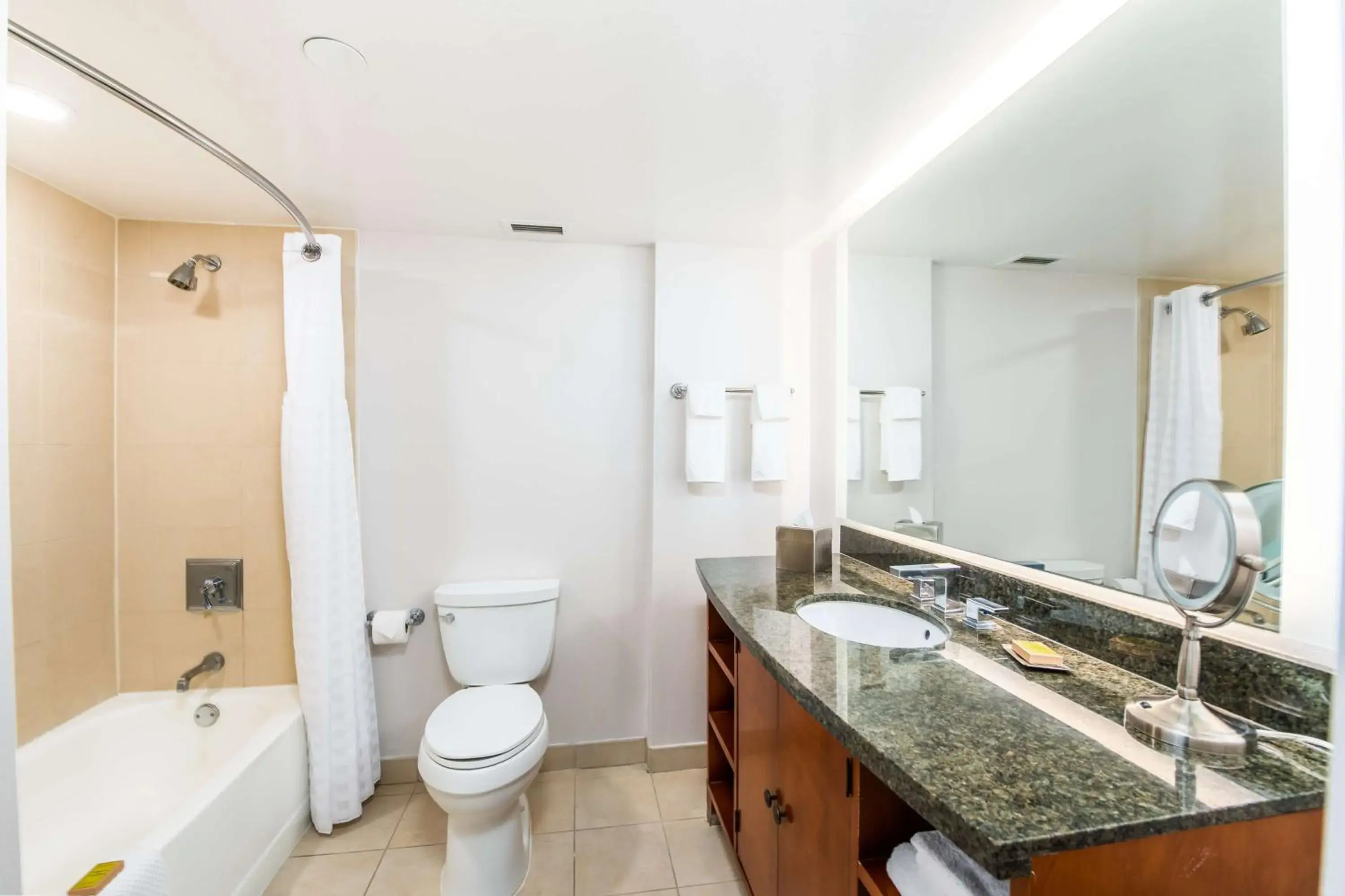 Queen Room - Non-Smoking in DoubleTree by Hilton Carson Queen Room - Non-Smoking in DoubleTree by Hilton Carson