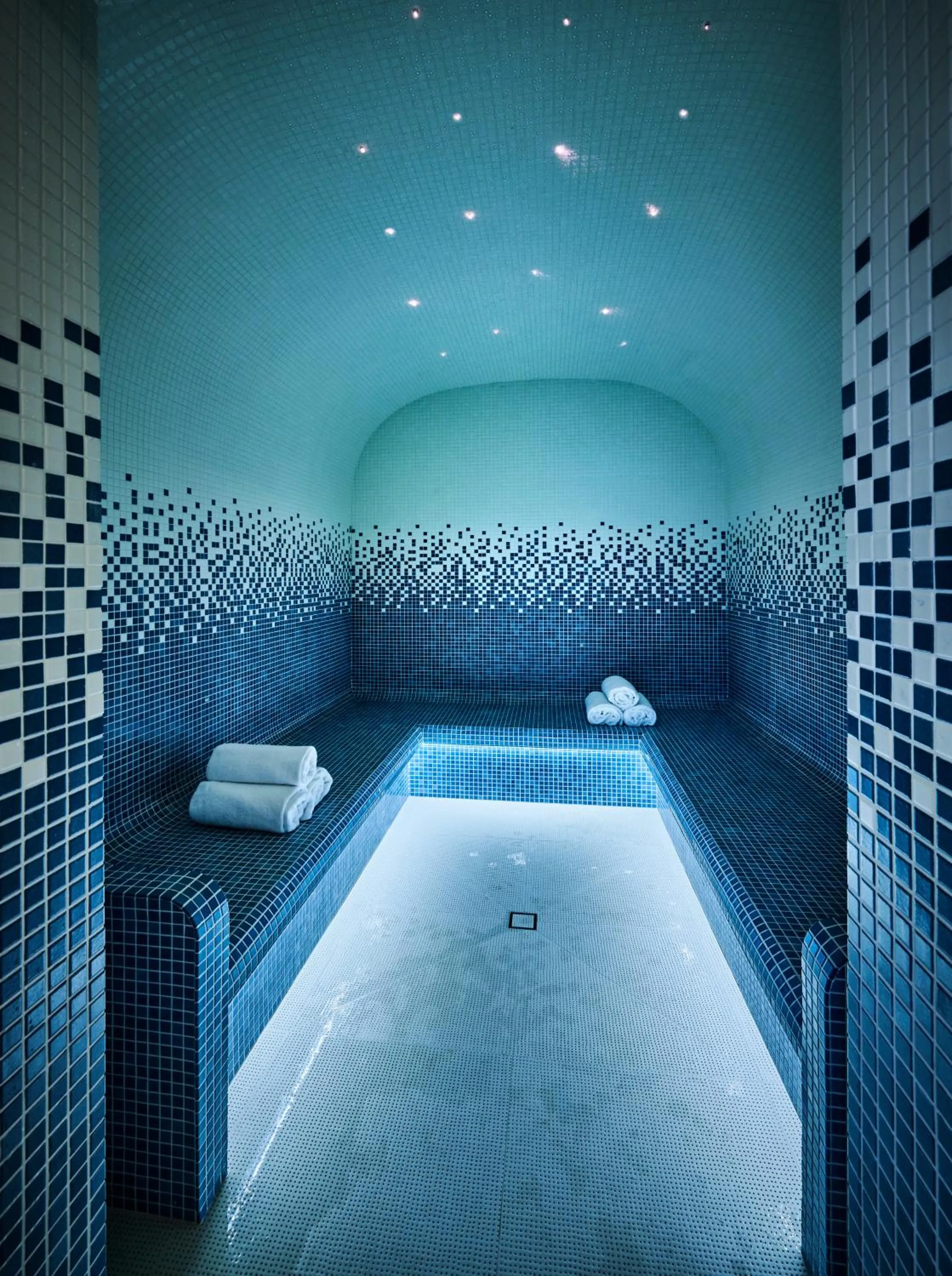 Steam room in La Réserve de Beaulieu