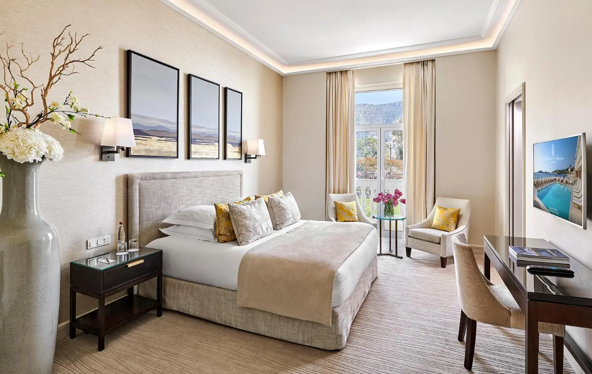 Classic Room with Harbor and Hillside View in La Réserve de Beaulieu Classic Room with Harbor and Hillside View in La Réserve de Beaulieu