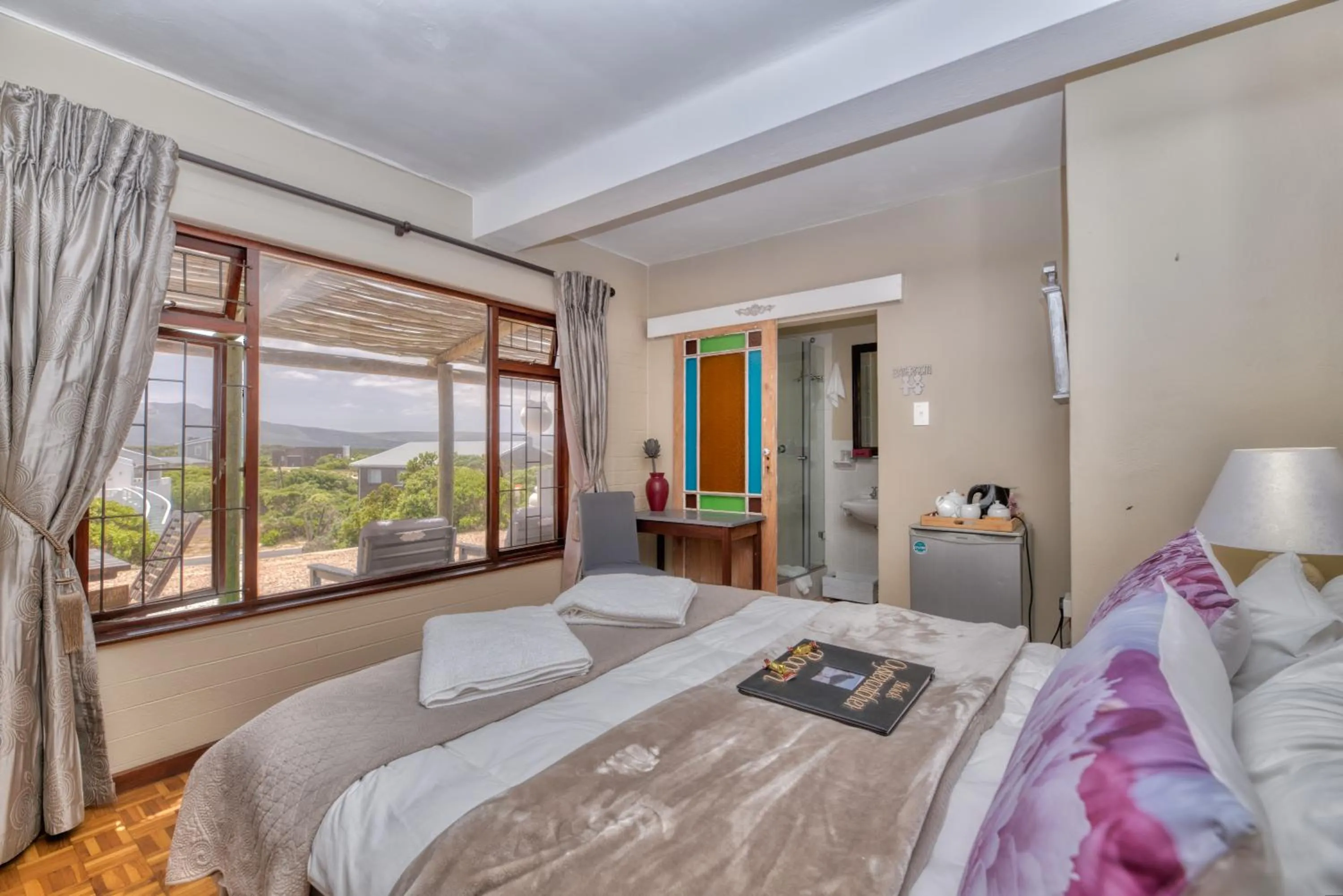 Photo of the whole room in The-Ark B&B