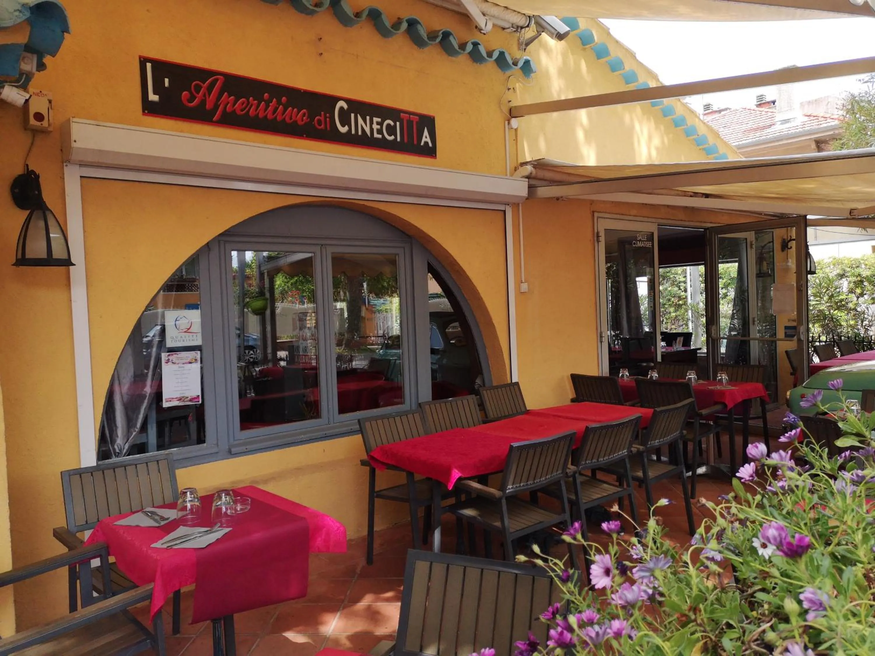 Restaurant/places to eat in Atoll Hotel restaurant