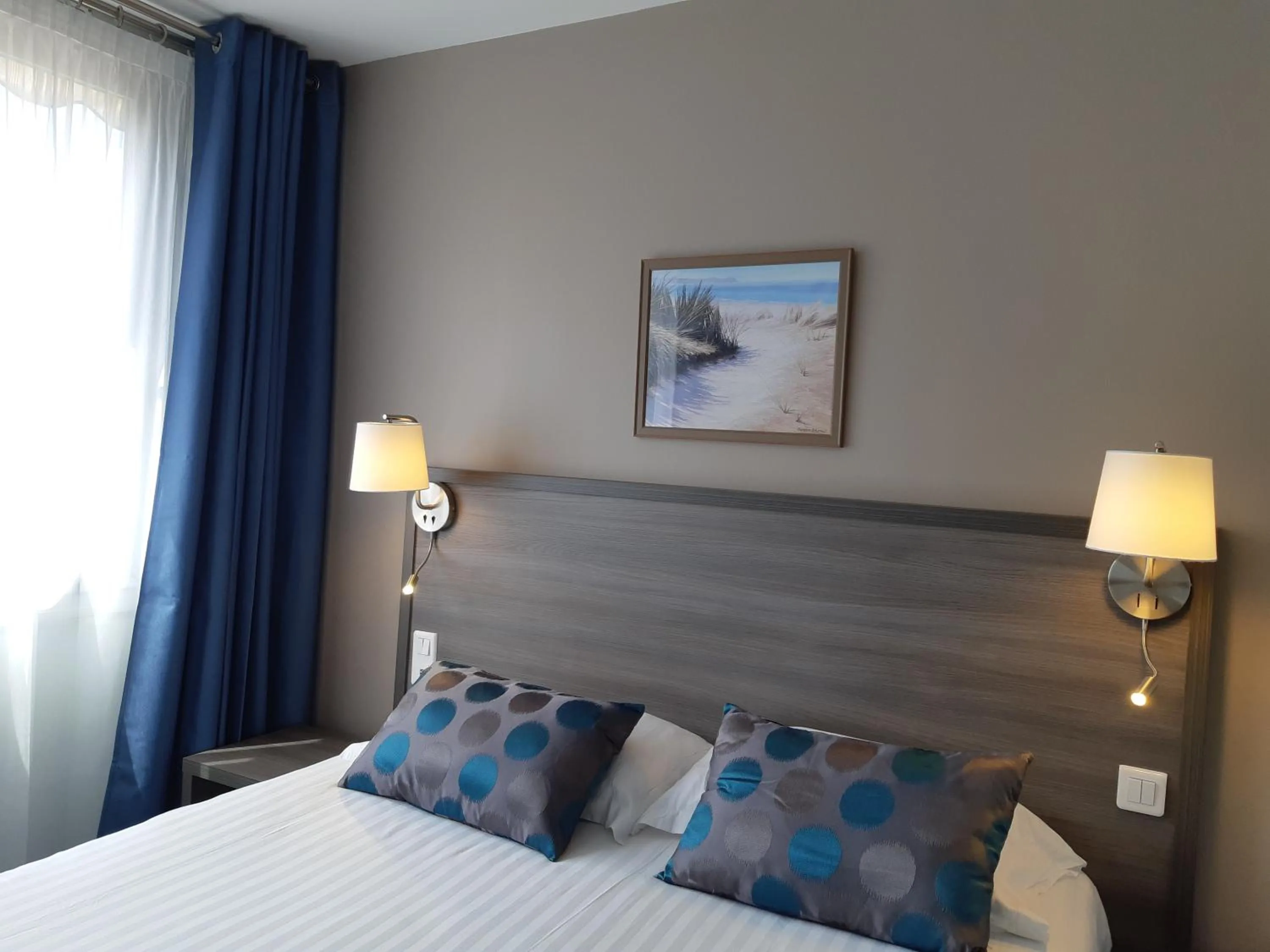 Bed in Aerotel Versailles Saint Cyr - L'étape du Silence