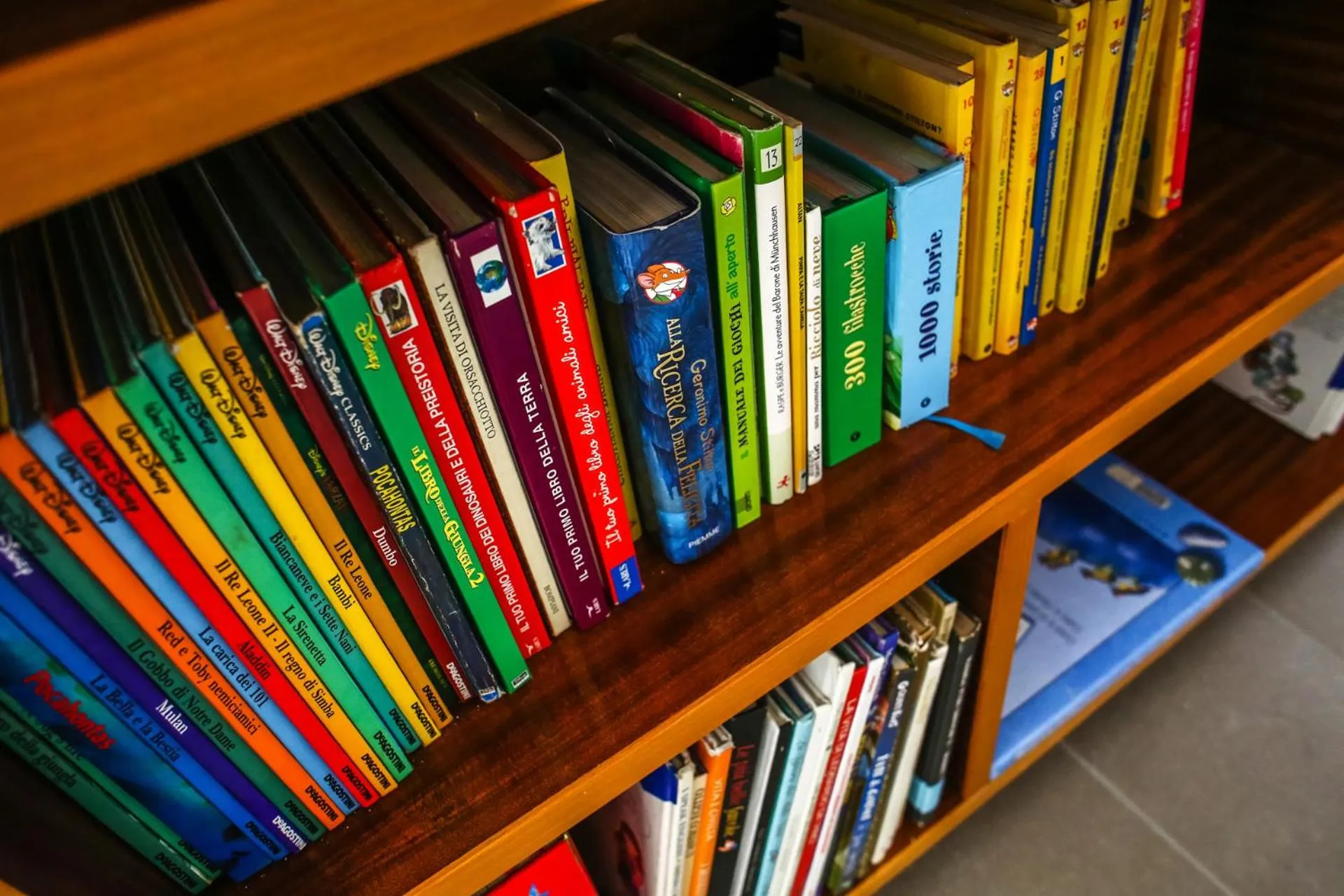 Library in B&B WarmUp Grosseto - Parcheggio incluso nella corte interna