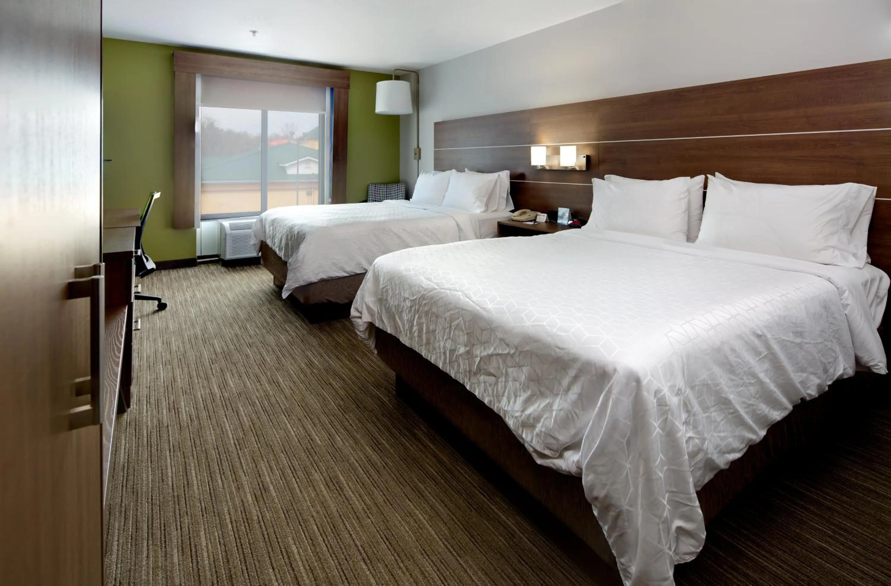 Bed in Holiday Inn Express Hotel & Suites Lenoir City Knoxville Area by IHG