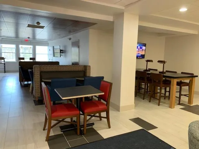 Holiday Inn Express Hotel & Suites Rochester by IHG