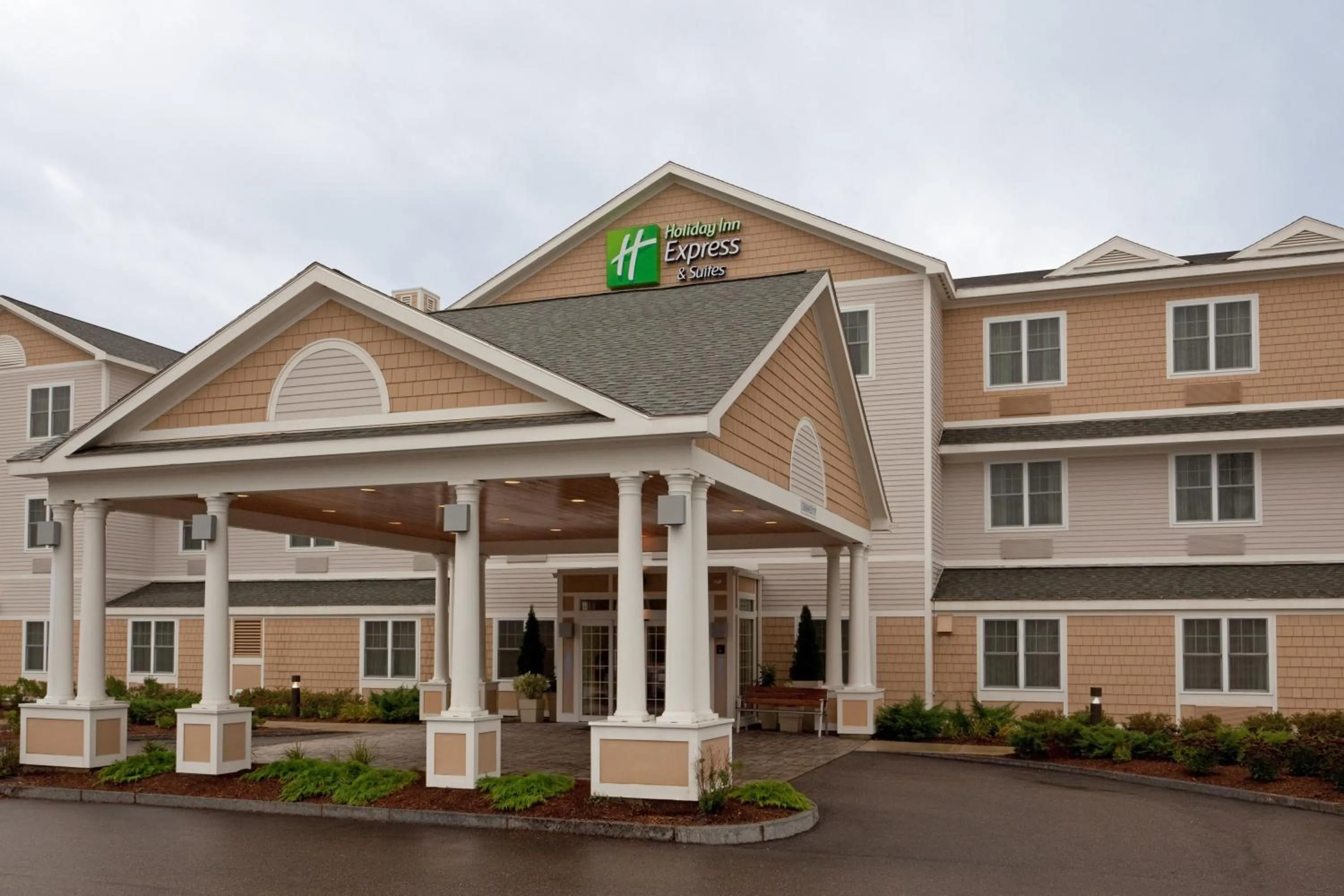 Property building in Holiday Inn Express Hotel & Suites Rochester by IHG