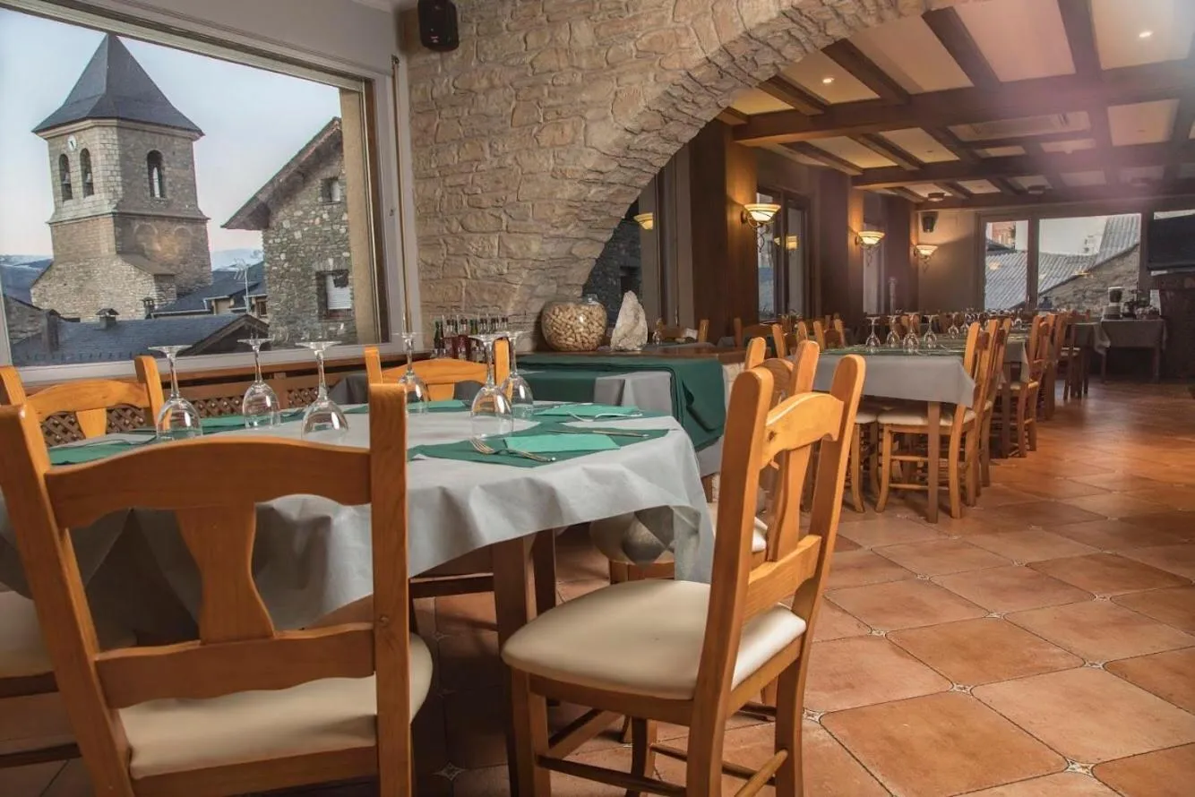 Restaurant/places to eat in Hotel Roca