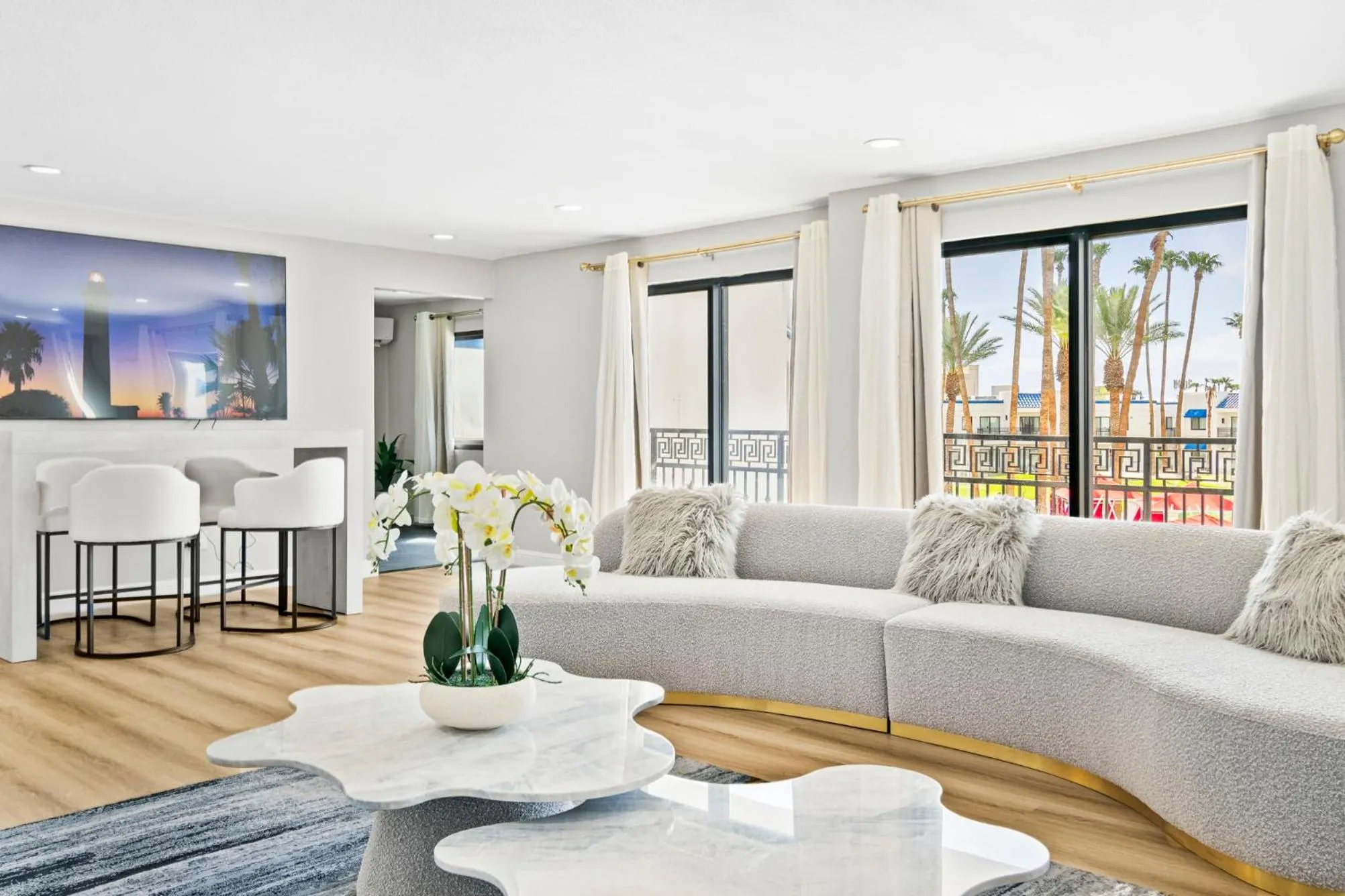 Living room in Serene Vegas Boutique Hotel Las Vegas