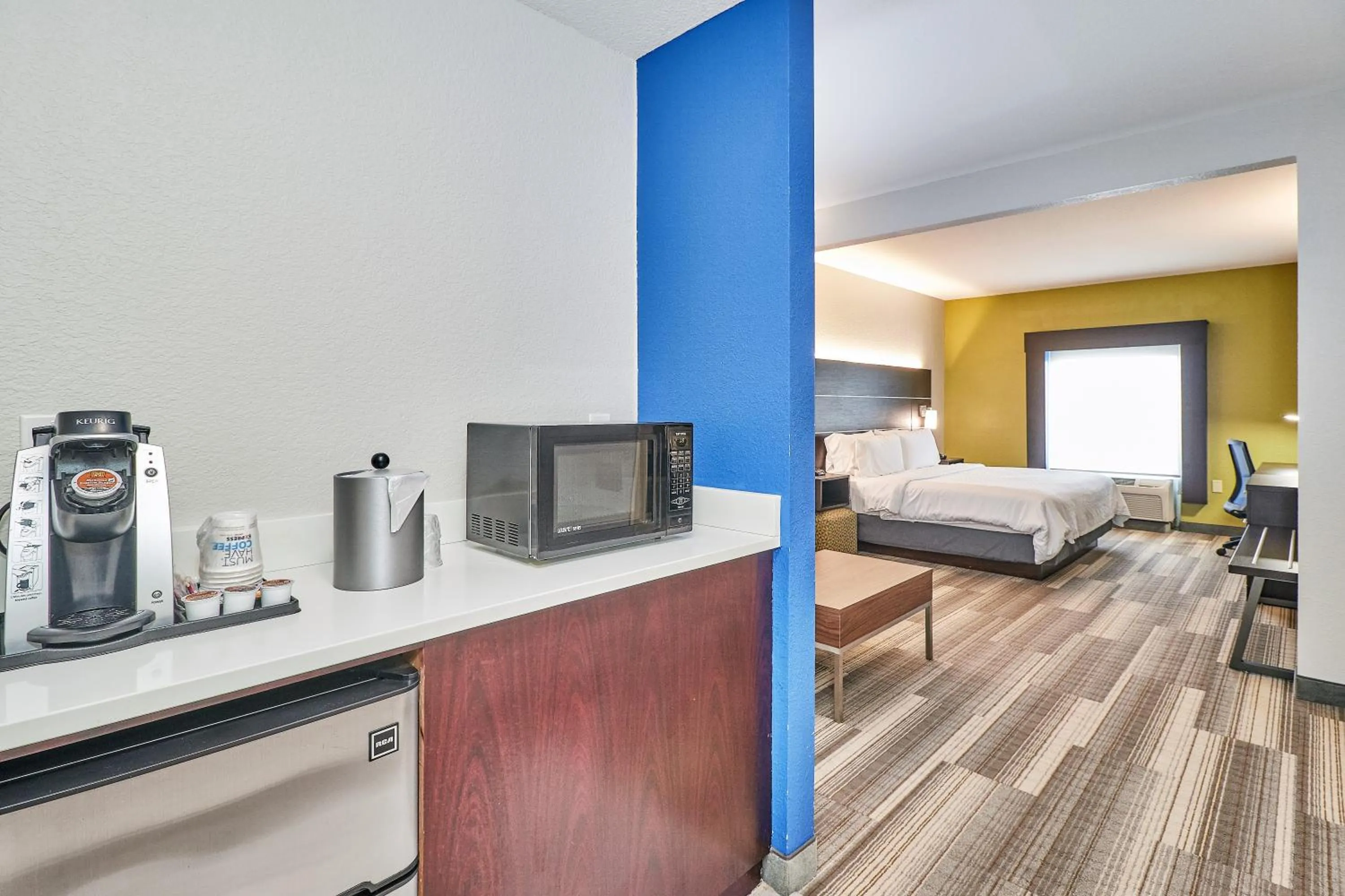 Bed in Holiday Inn Express Hotel & Suites Clearwater US 19 North by IHG