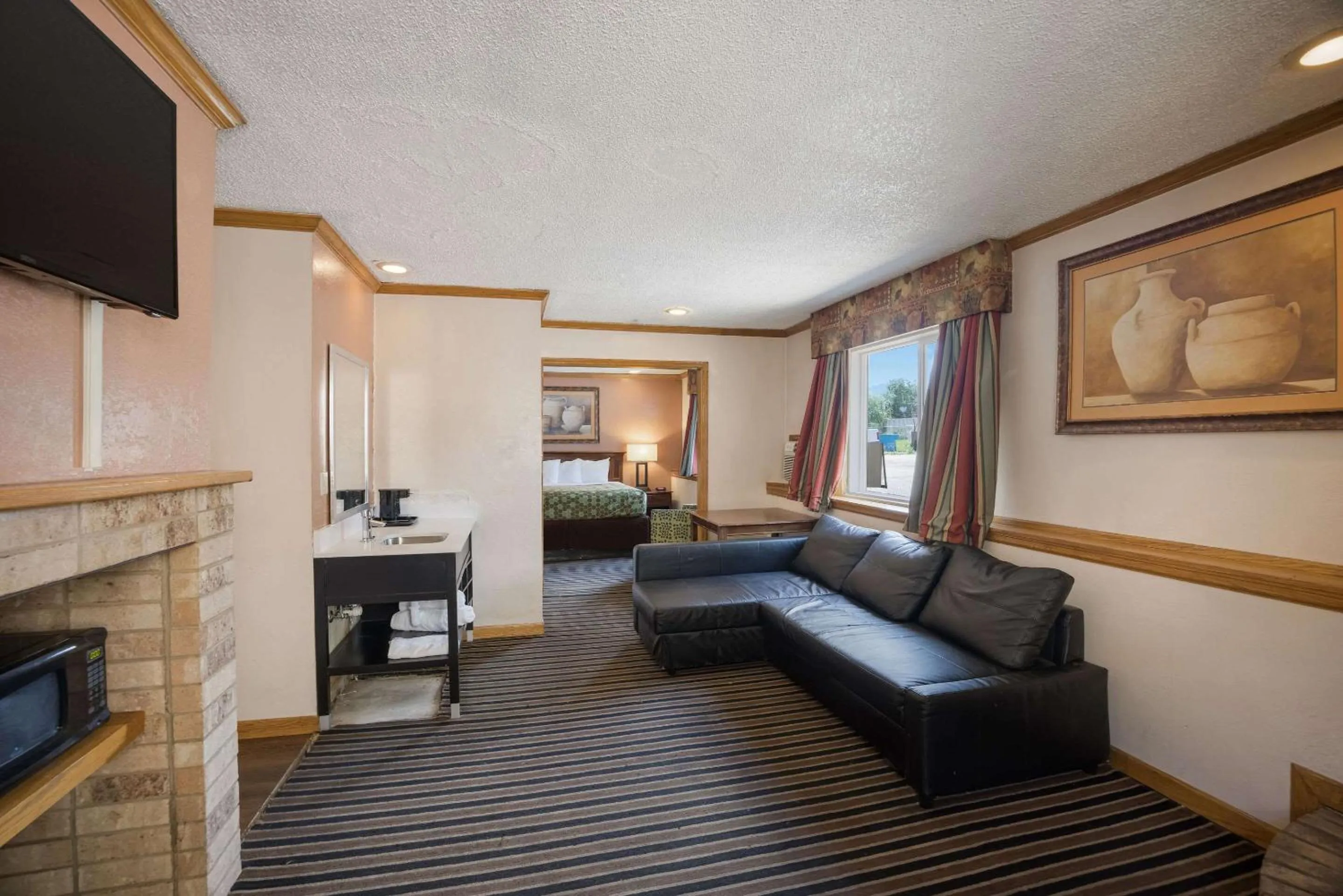 Bedroom in Rodeway Inn